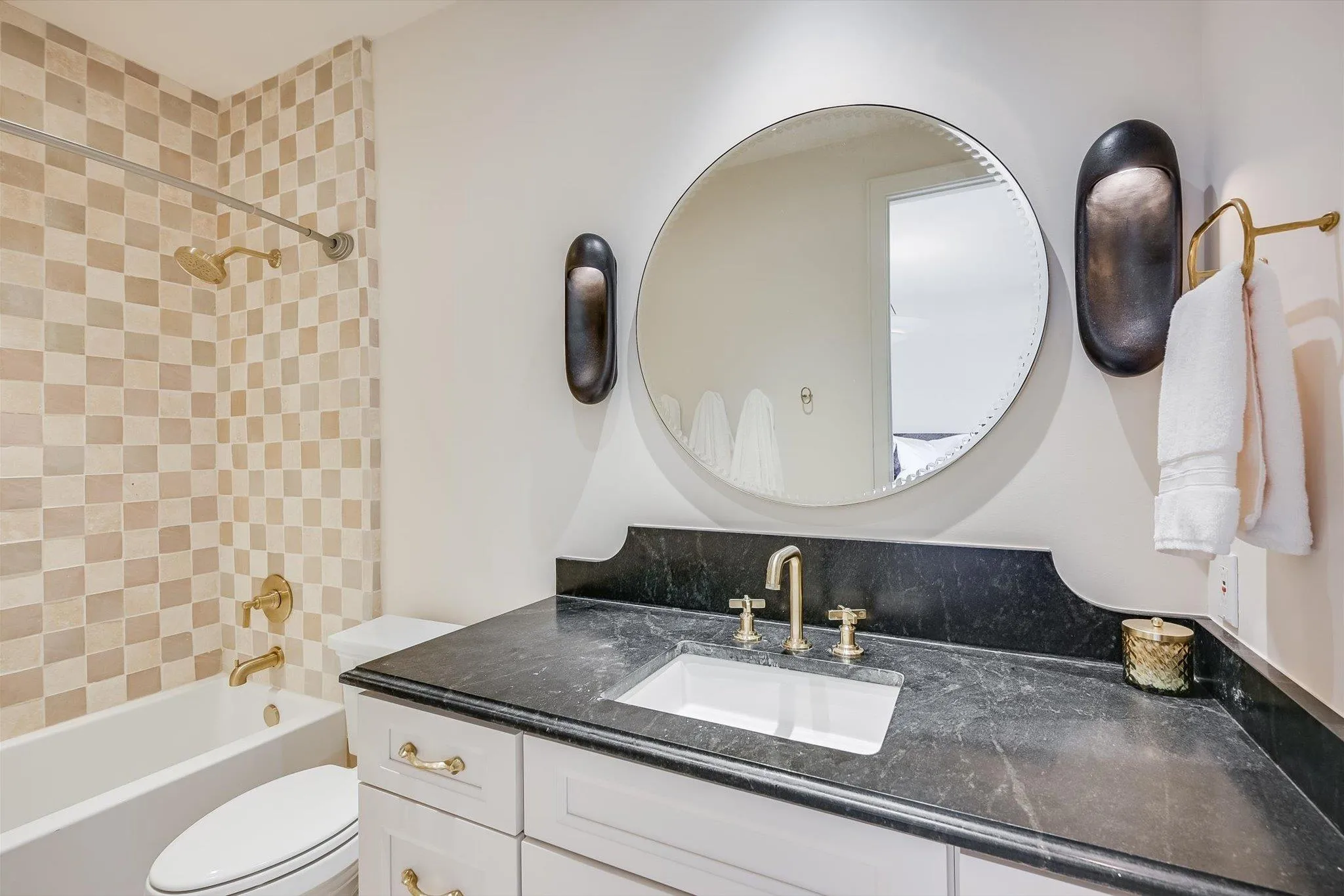 Photo 5 of 802 S 1ST ST #207
