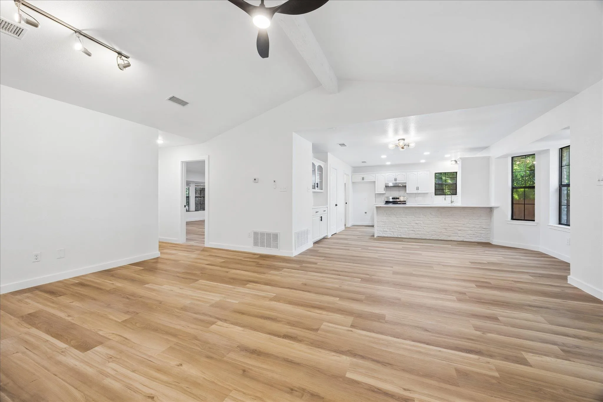 Photo 4 of 1706 DAVIS ST