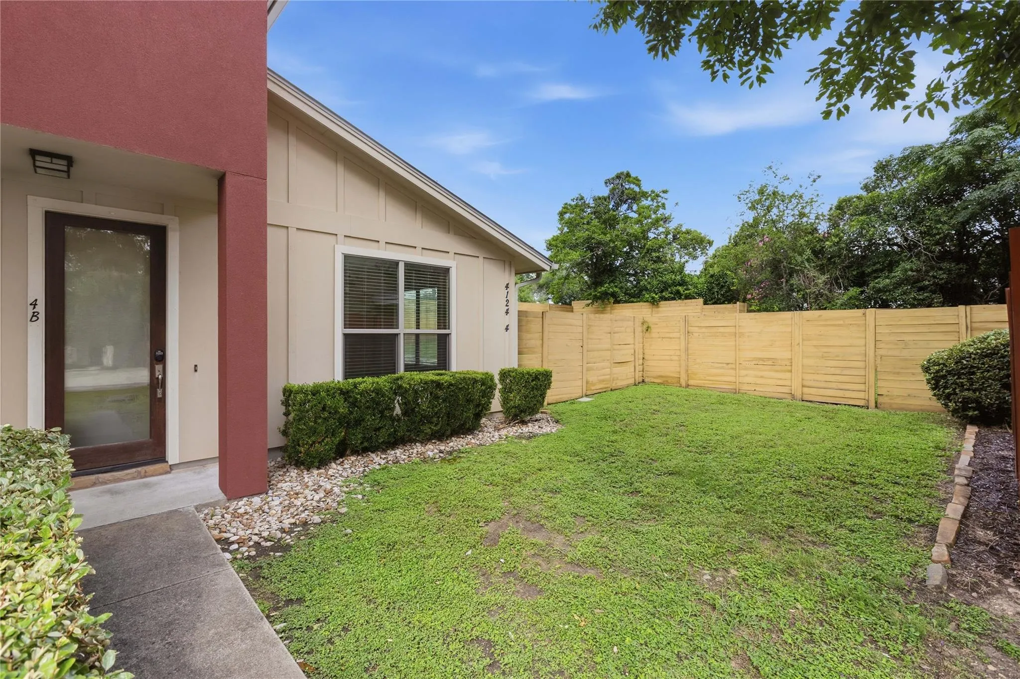 Photo 4 of 4124 VALLEY VIEW RD #4B
