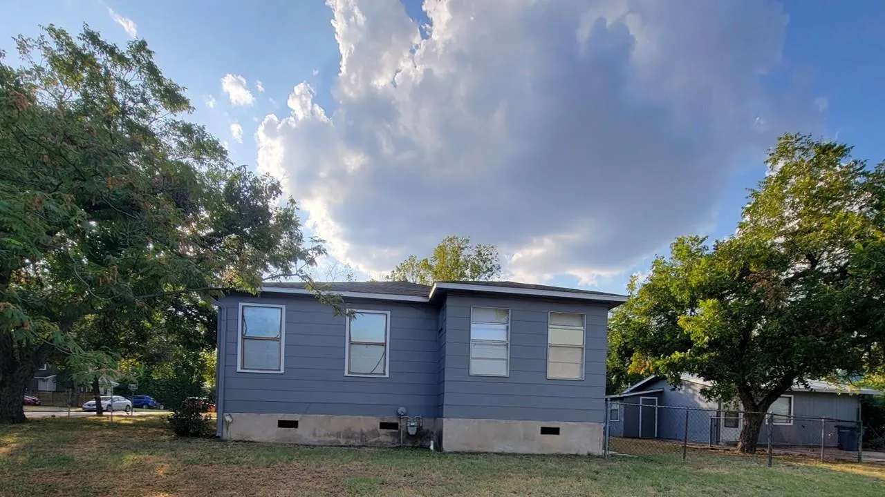 Photo 5 of 1028 ELLINGSON LN