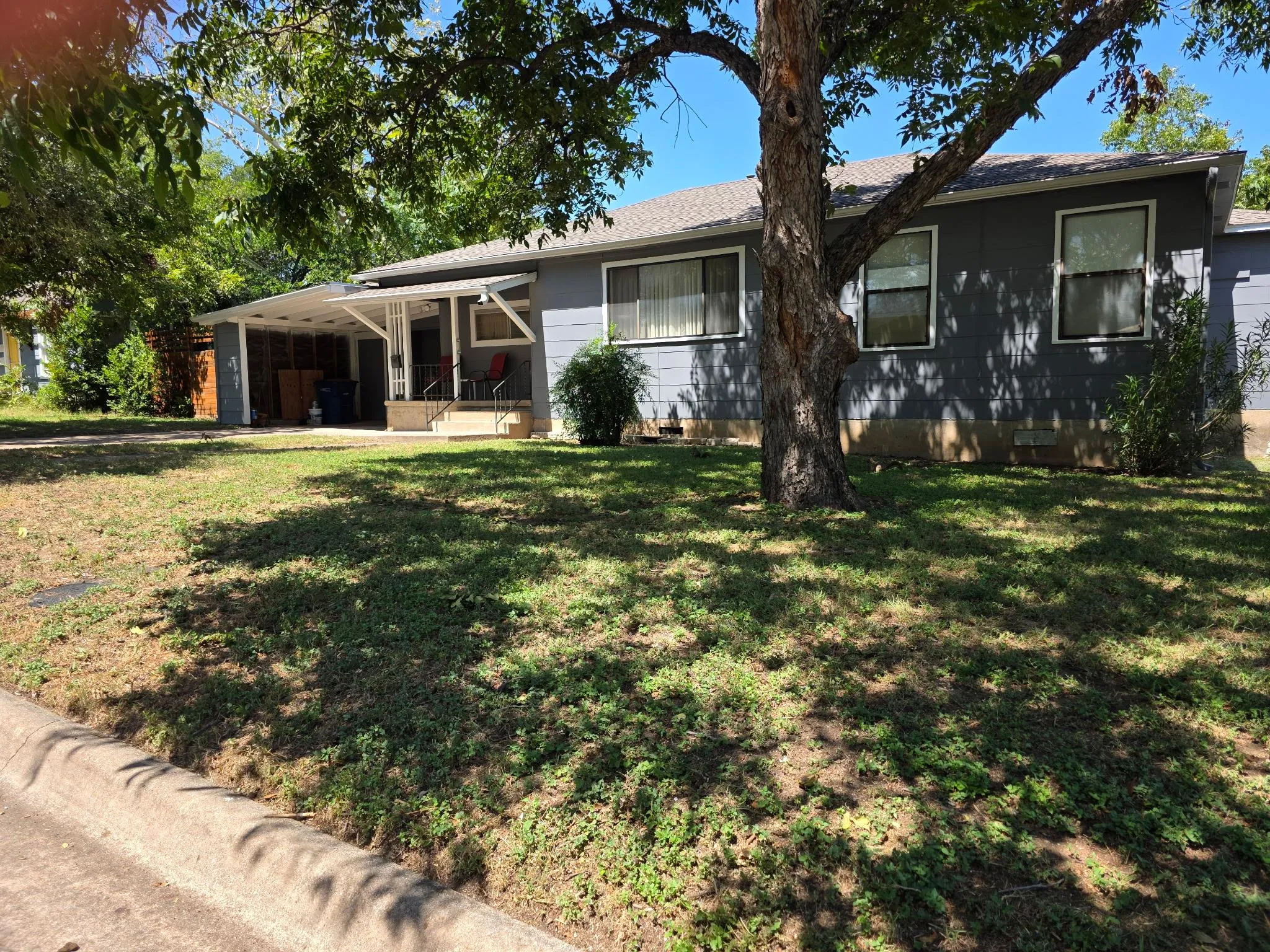Photo 3 of 1028 ELLINGSON LN