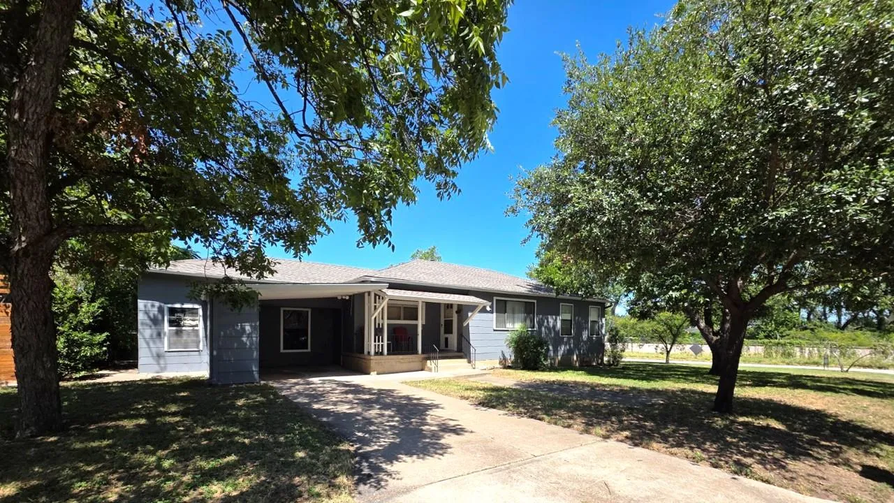Photo 2 of 1028 ELLINGSON LN