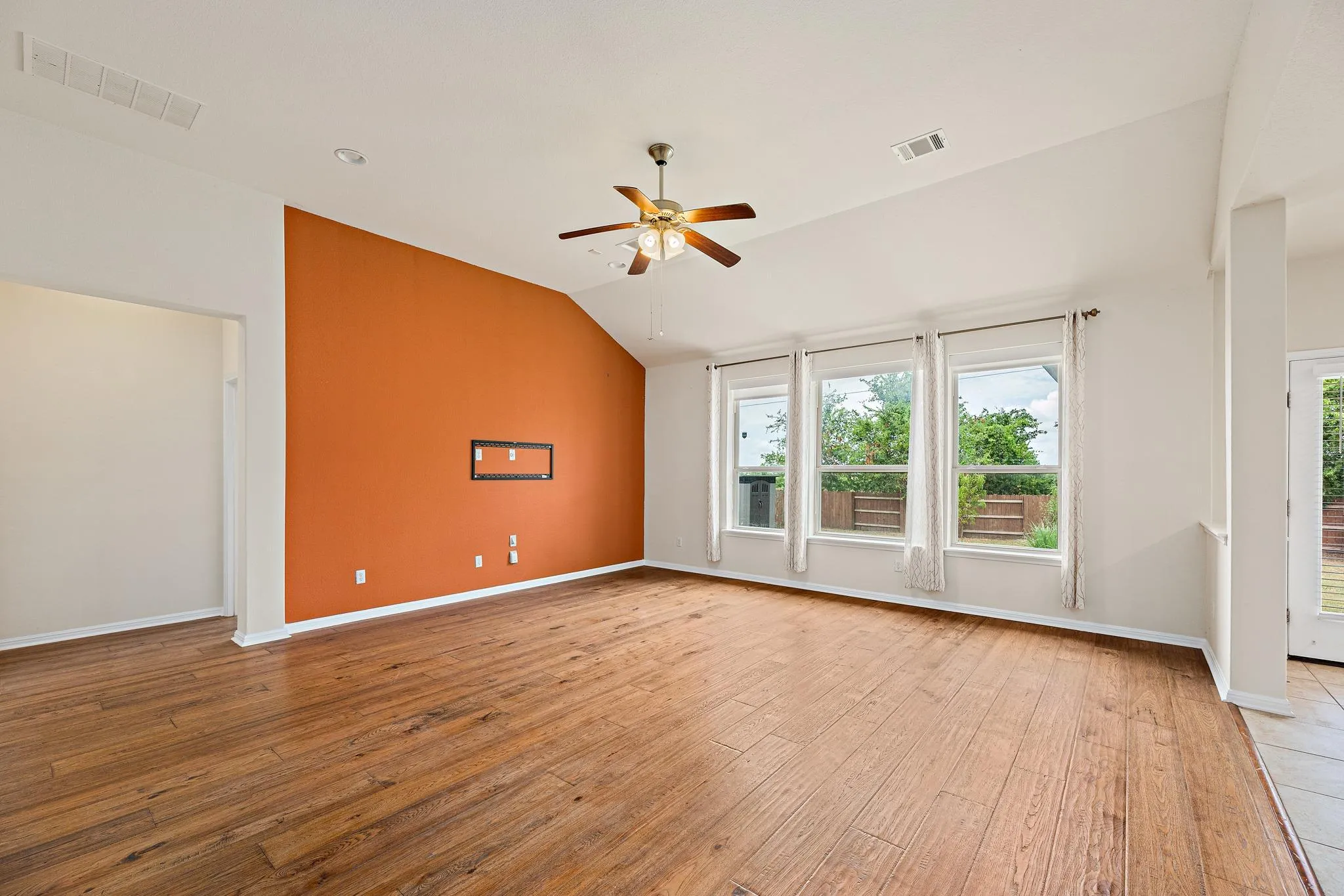 Photo 3 of 18412 WIND VALLEY WAY