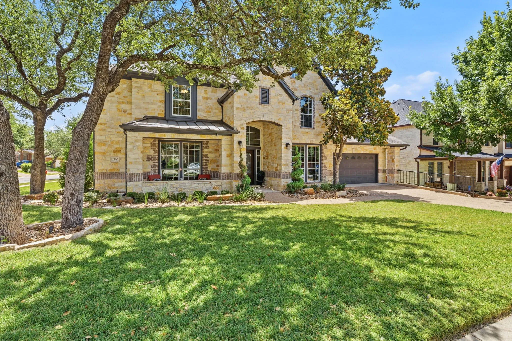 Photo 4 of 2700 LOTHIAN DR