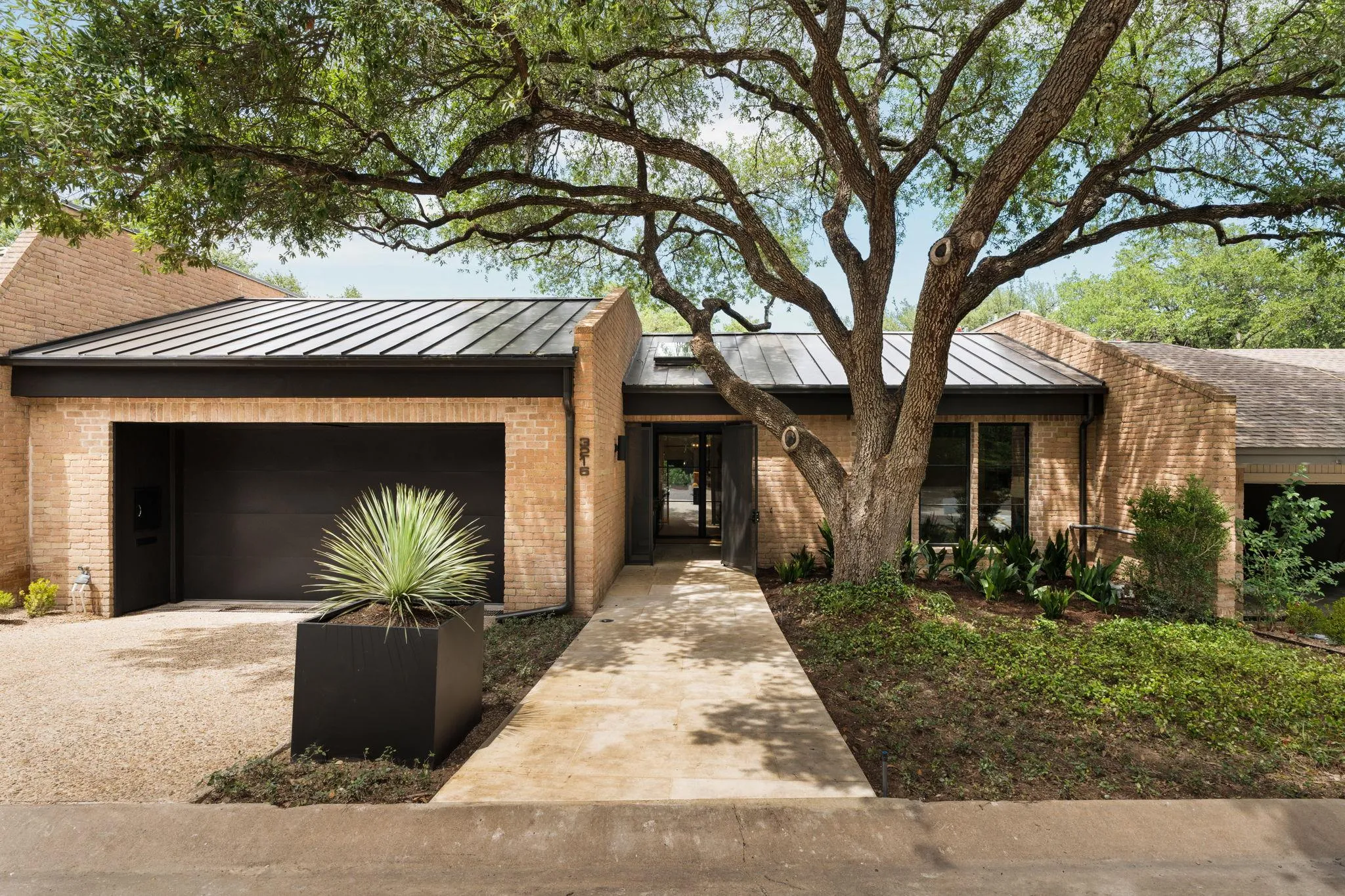 Photo of 3216 TARRYHOLLOW DR, Austin, 78703