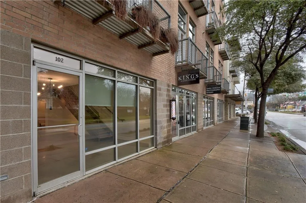 Photo 2 of 1601 E CESAR CHAVEZ ST #102