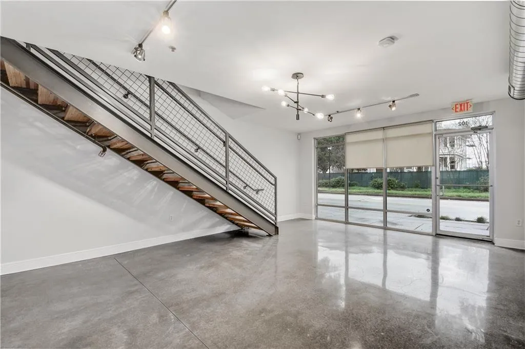 Photo 5 of 1601 E CESAR CHAVEZ ST #102