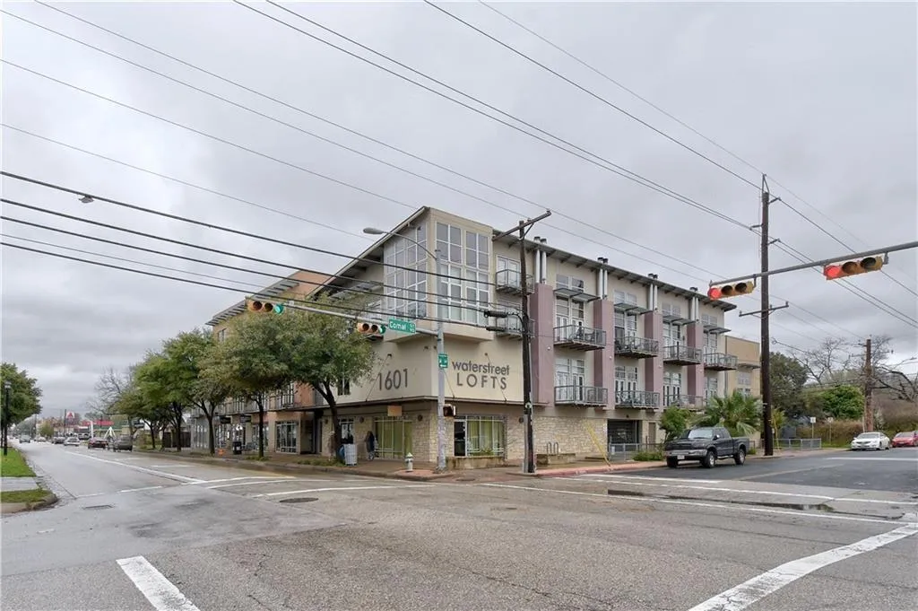 Photo 3 of 1601 E CESAR CHAVEZ ST #102