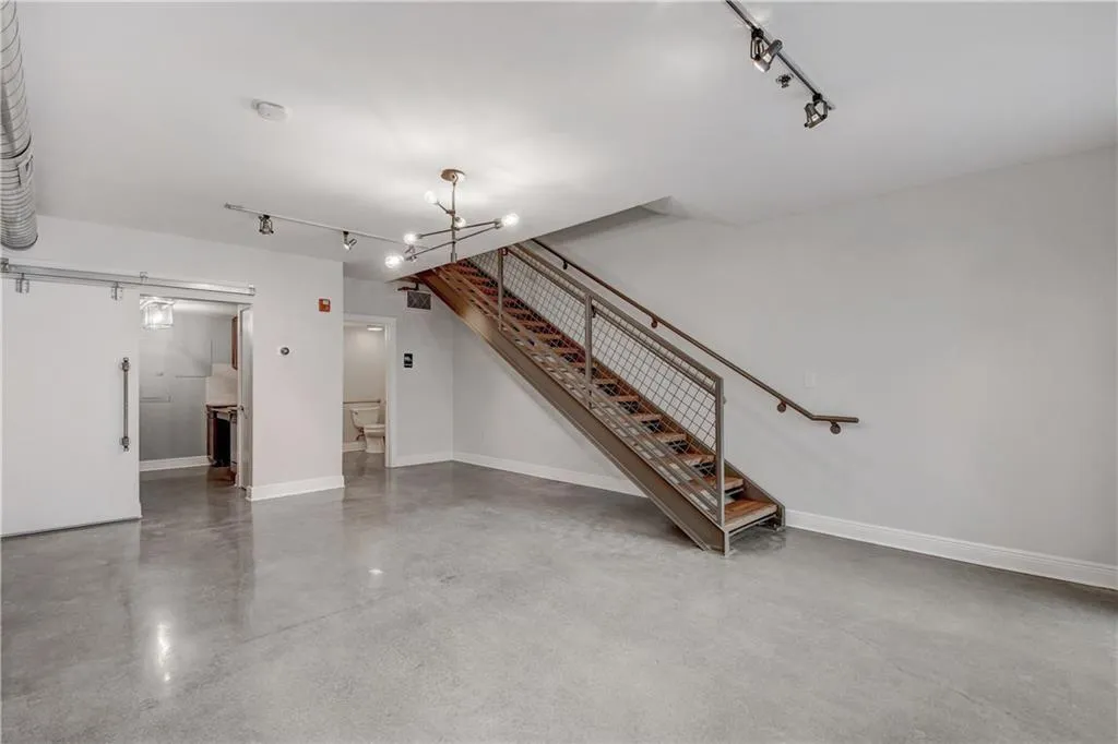 Photo 4 of 1601 E CESAR CHAVEZ ST #102