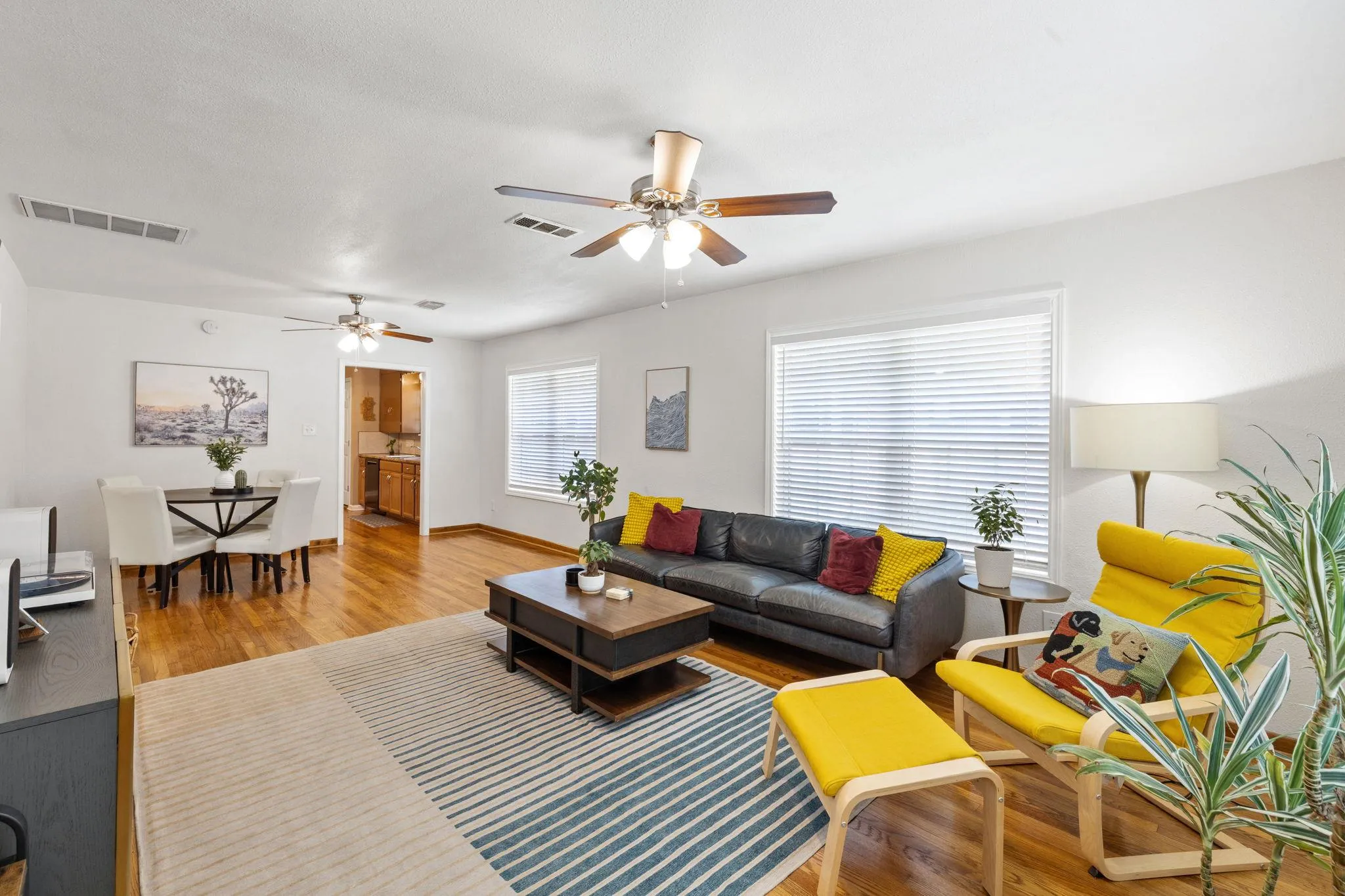 Photo 5 of 902 MANSELL AVE