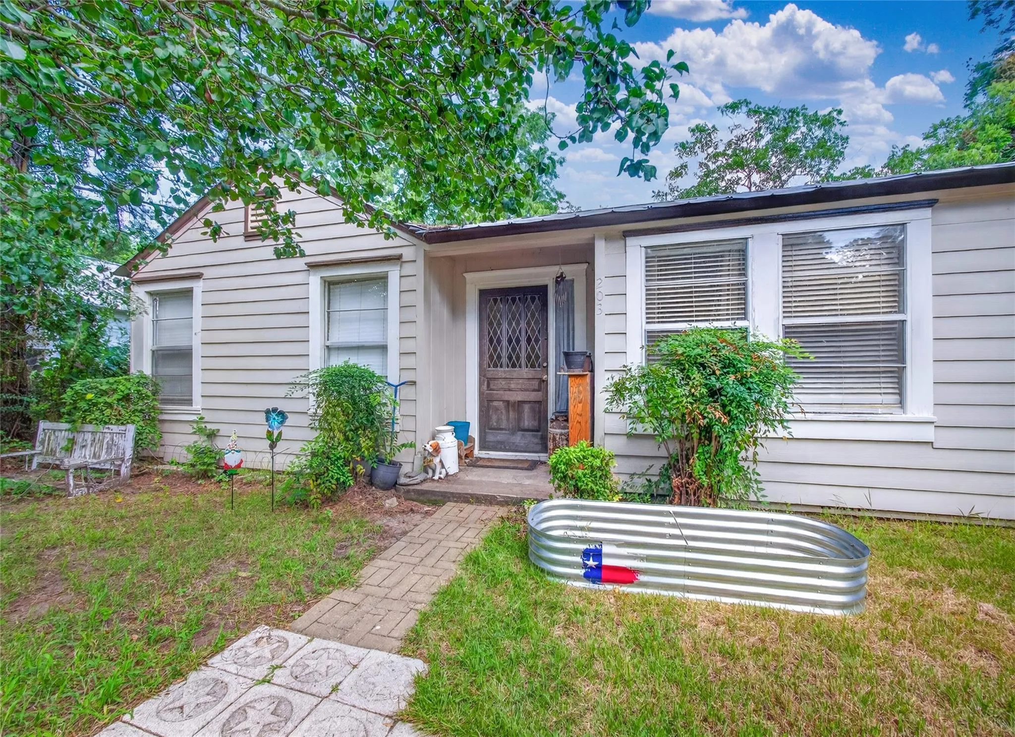 Photo 3 of 203 HUDGINS ST