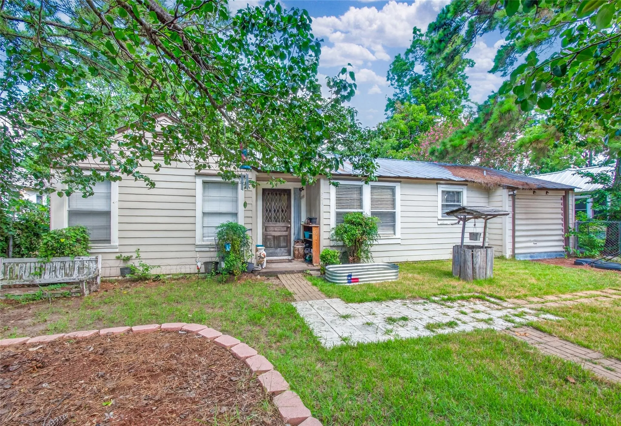 Photo 2 of 203 HUDGINS ST