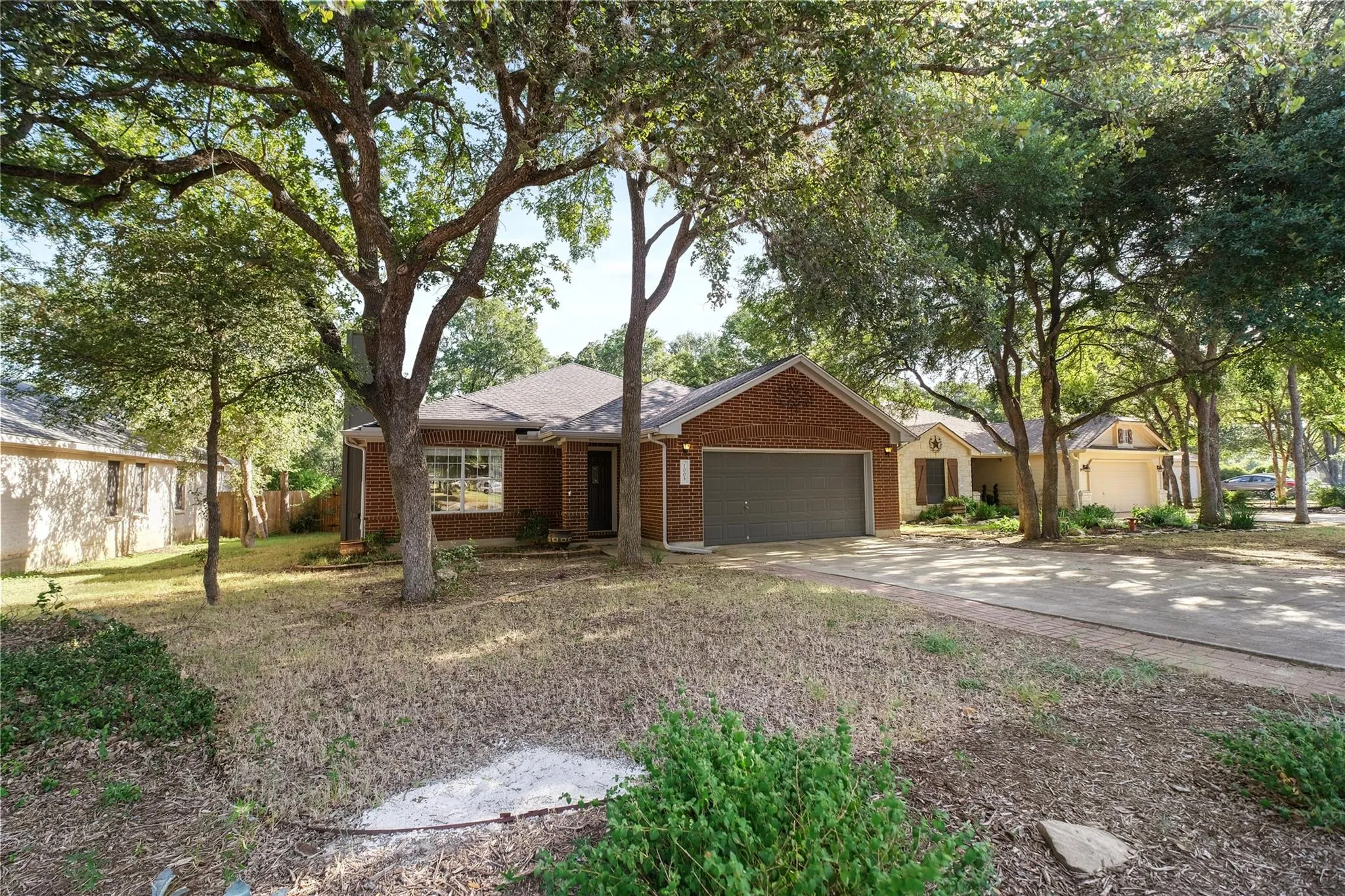 Photo of 1005 HALEYS WAY DR, Buda, TX, 78610