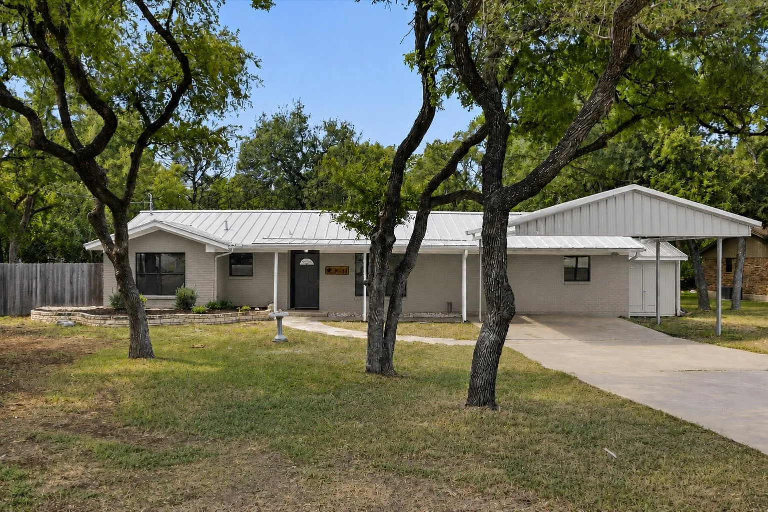 Photo 3 of 1011 SERENADA DR