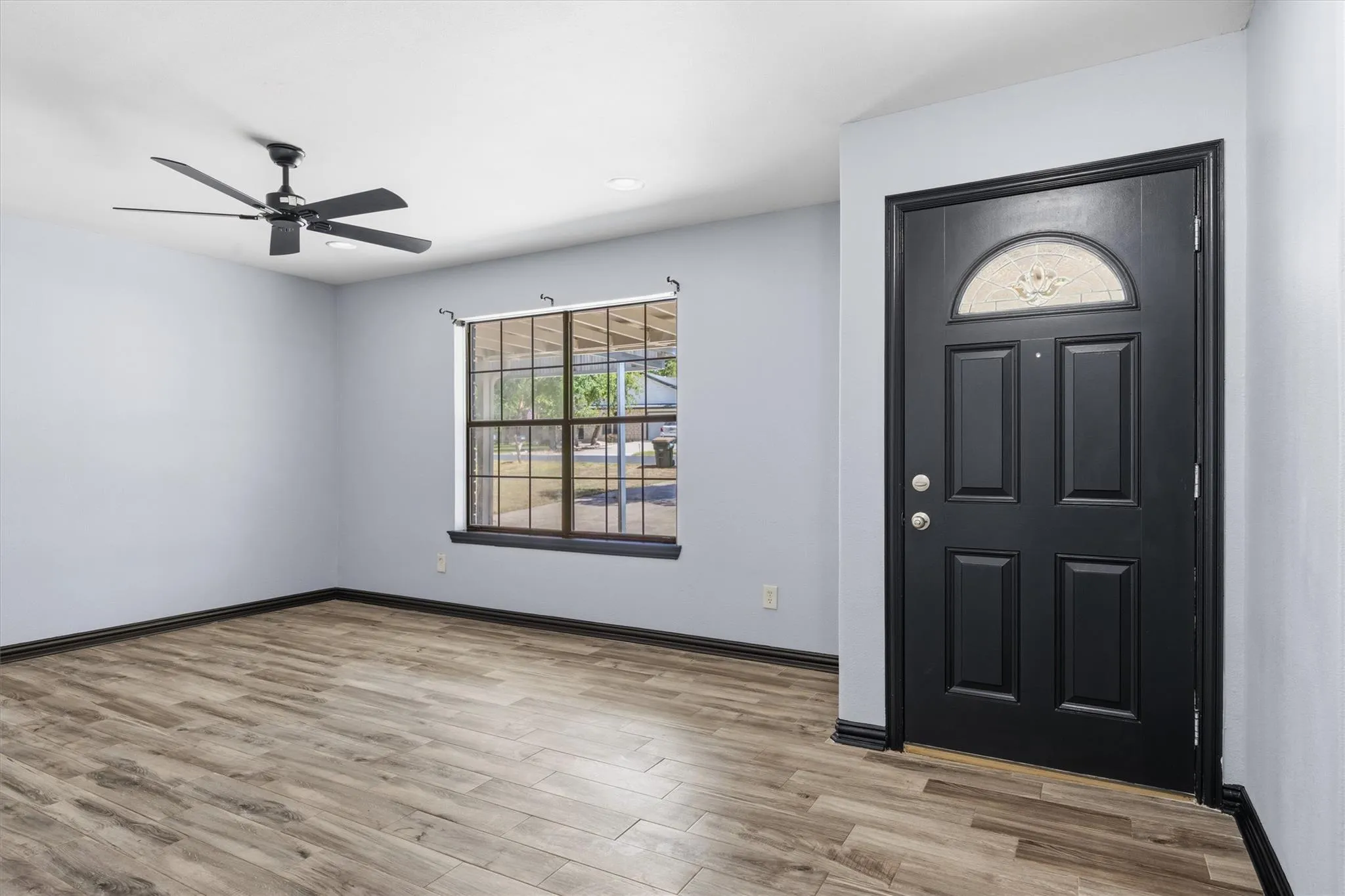 Photo 5 of 1011 SERENADA DR