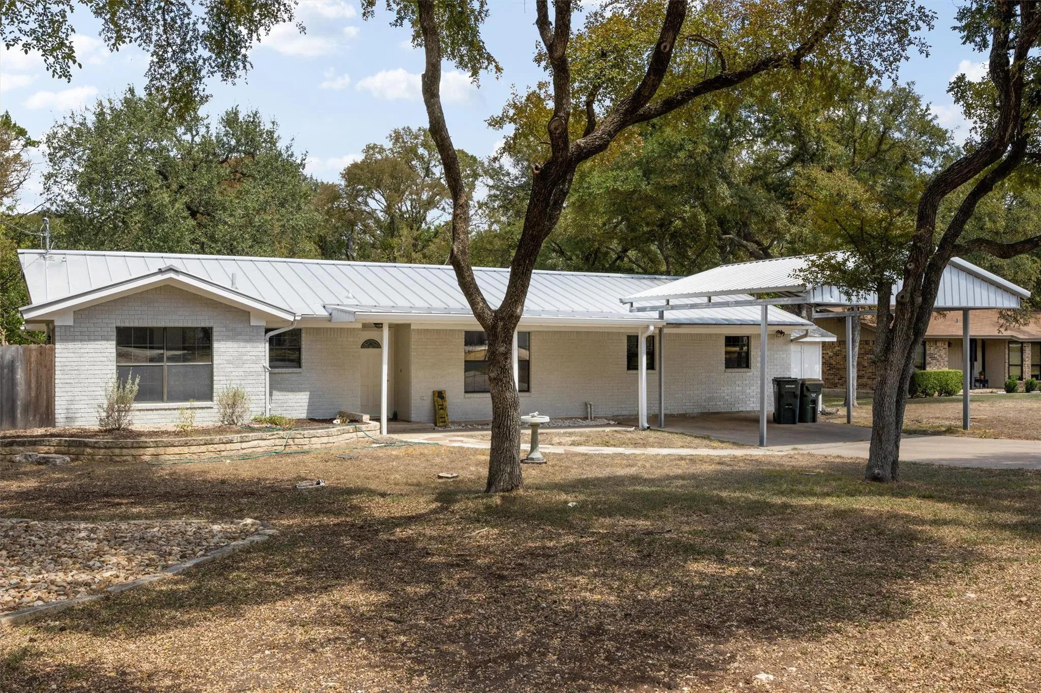 Photo 2 of 1011 SERENADA DR