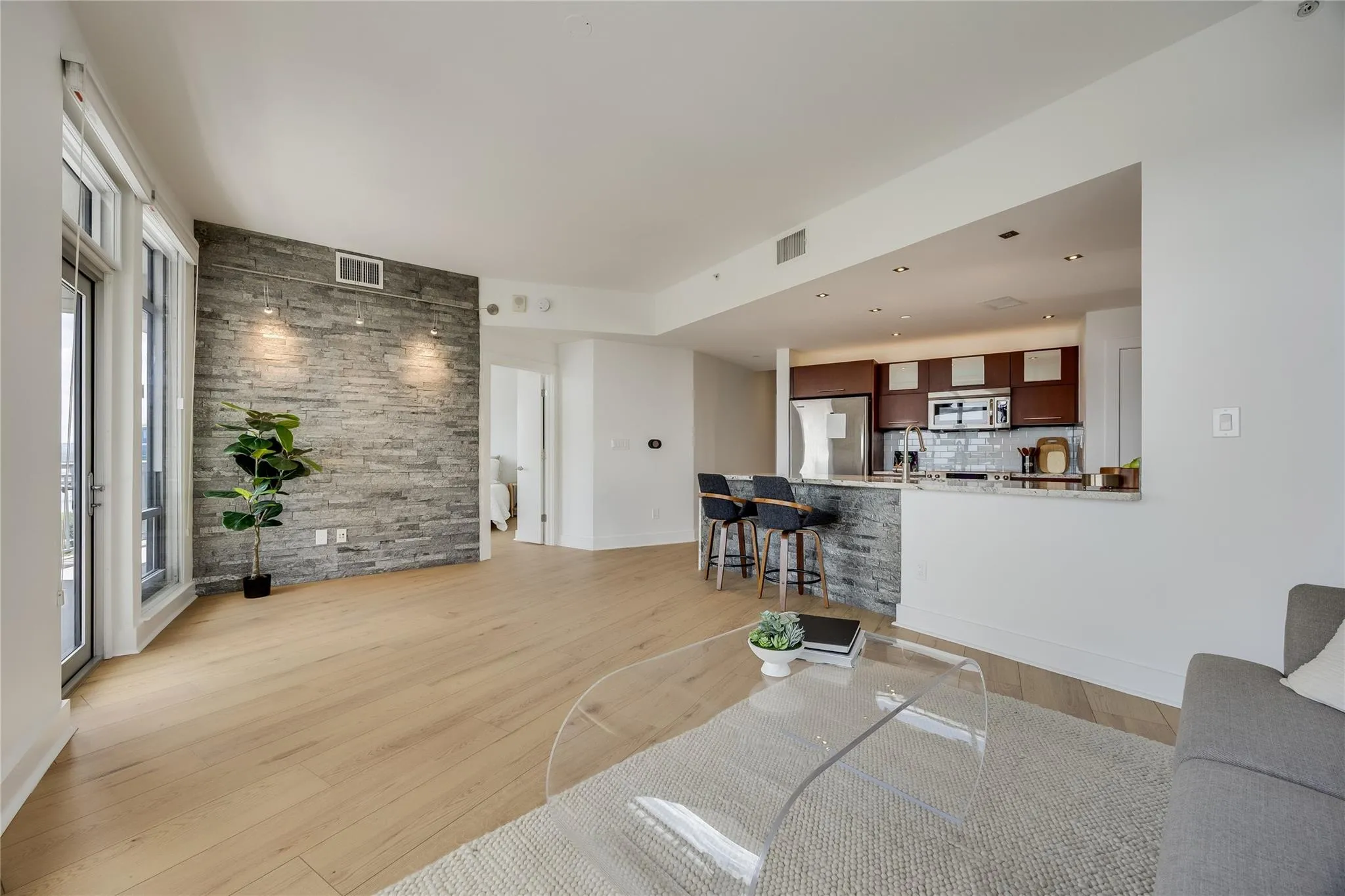 Photo 4 of 603 DAVIS ST #811