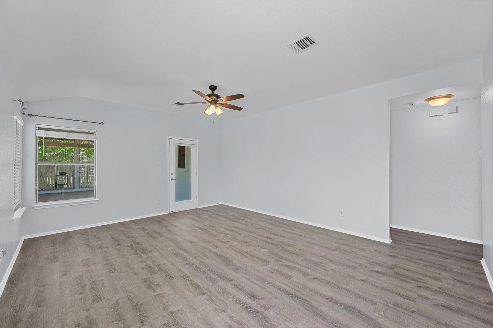 Photo 4 of 17505 BISHOPSGATE DR