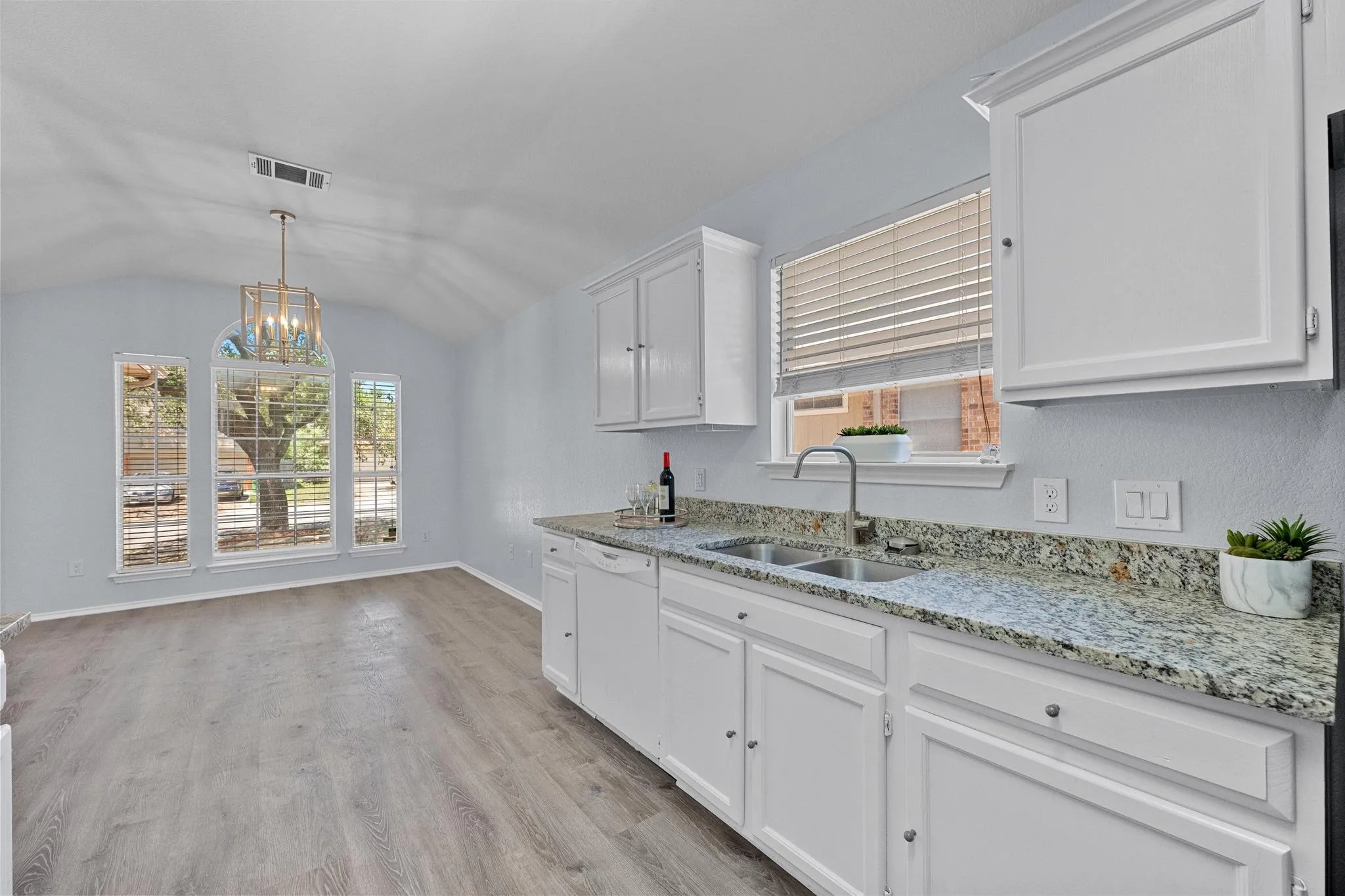 Photo 5 of 17505 BISHOPSGATE DR