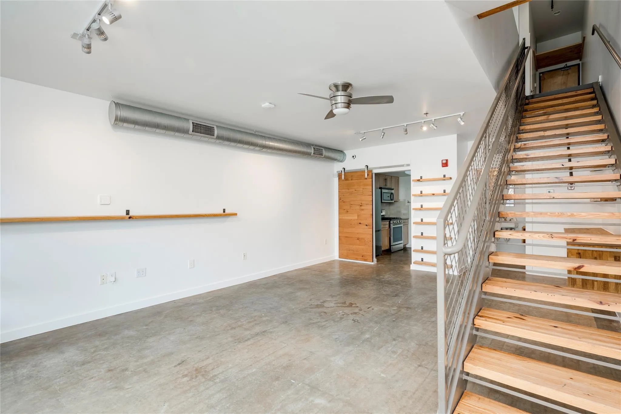 Photo 3 of 1601 E CESAR CHAVEZ ST #104