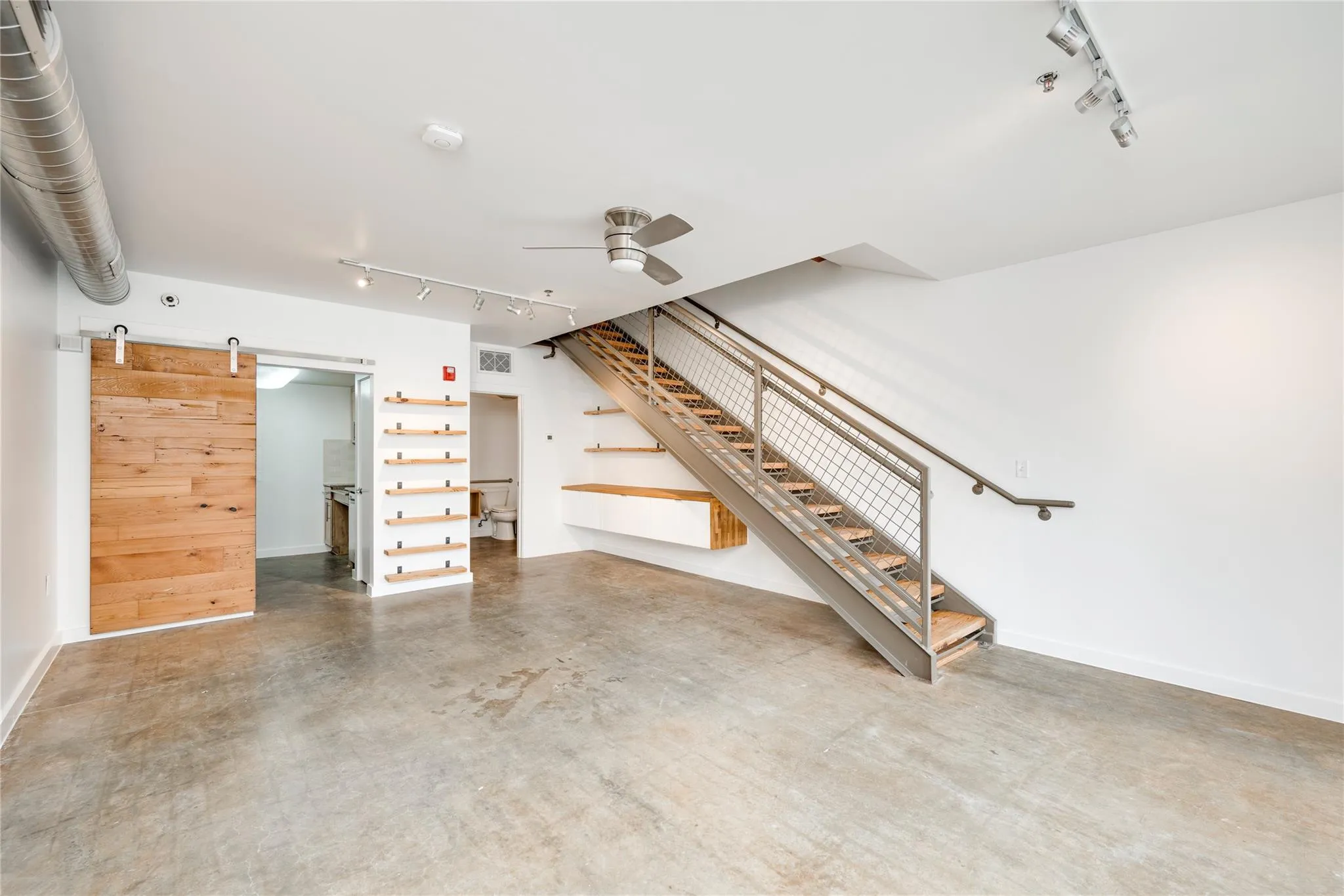 Photo 4 of 1601 E CESAR CHAVEZ ST #104