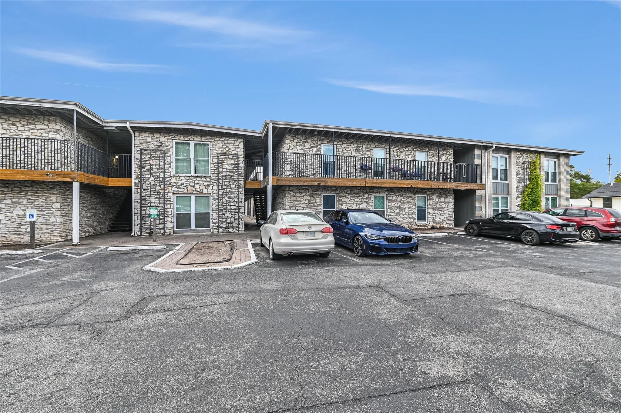 Photo 4 of 2401 MANOR RD #131