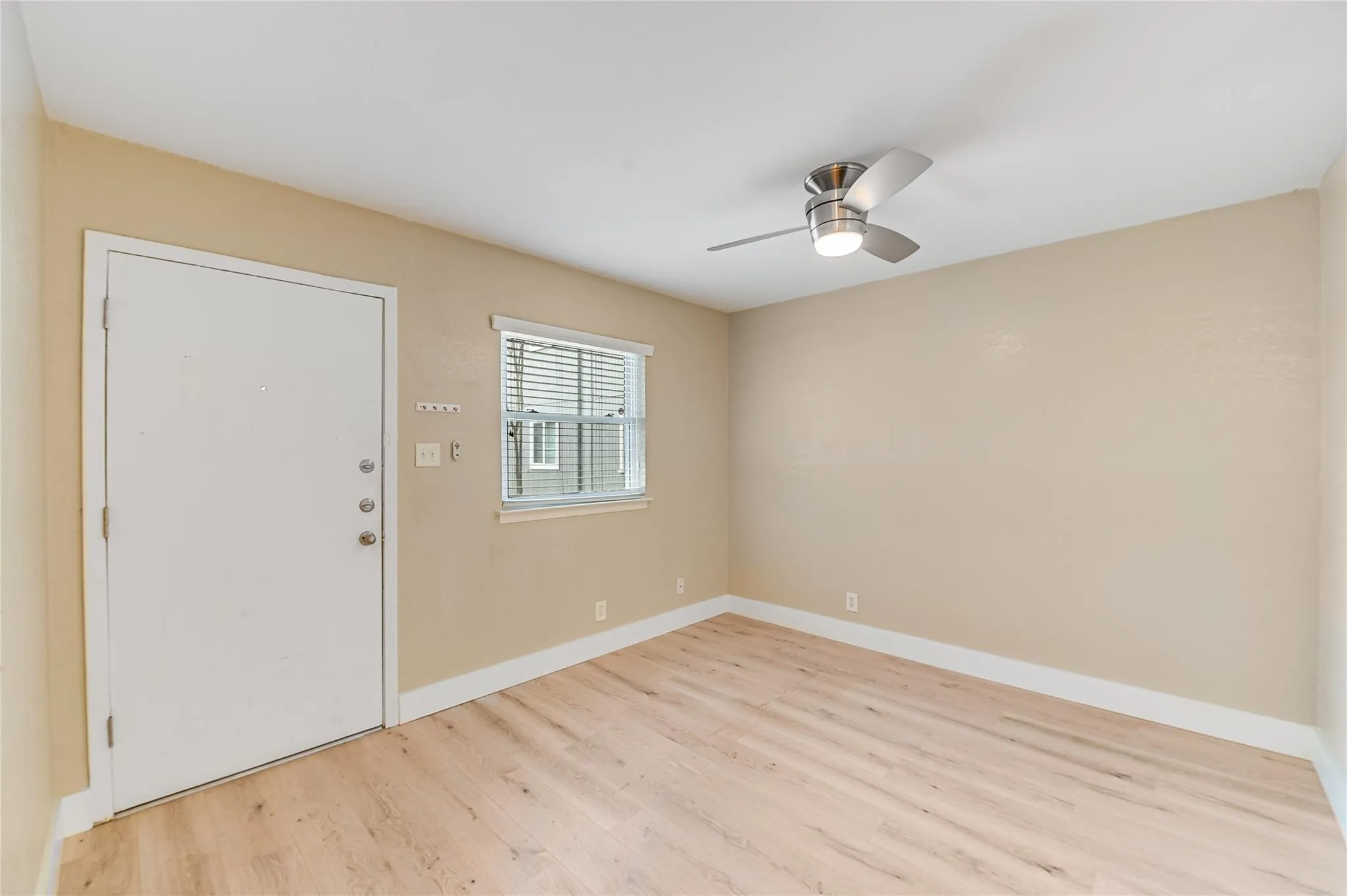 Photo 5 of 2401 MANOR RD #131