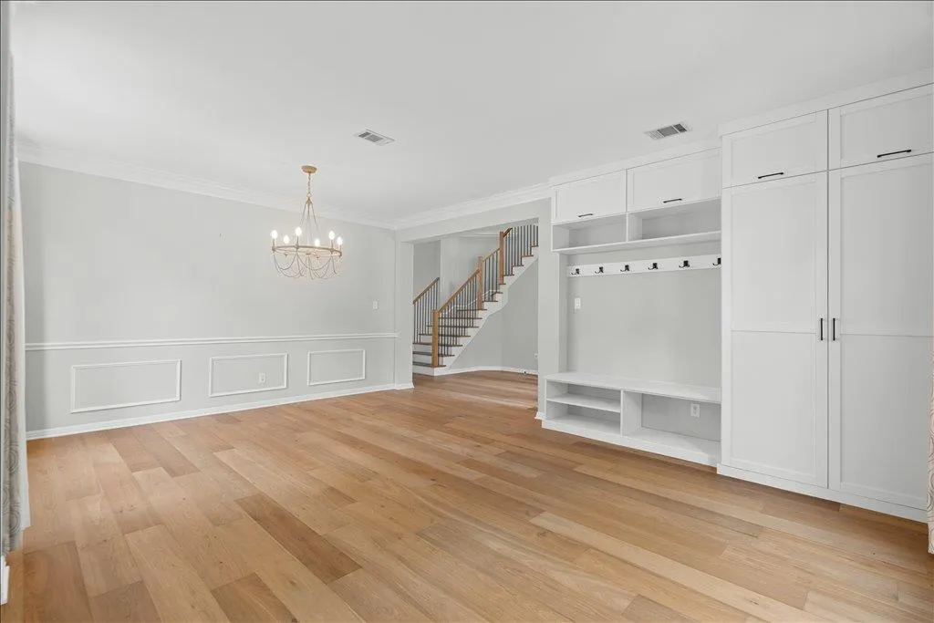 Photo 5 of 5301 DEERWOOD LN