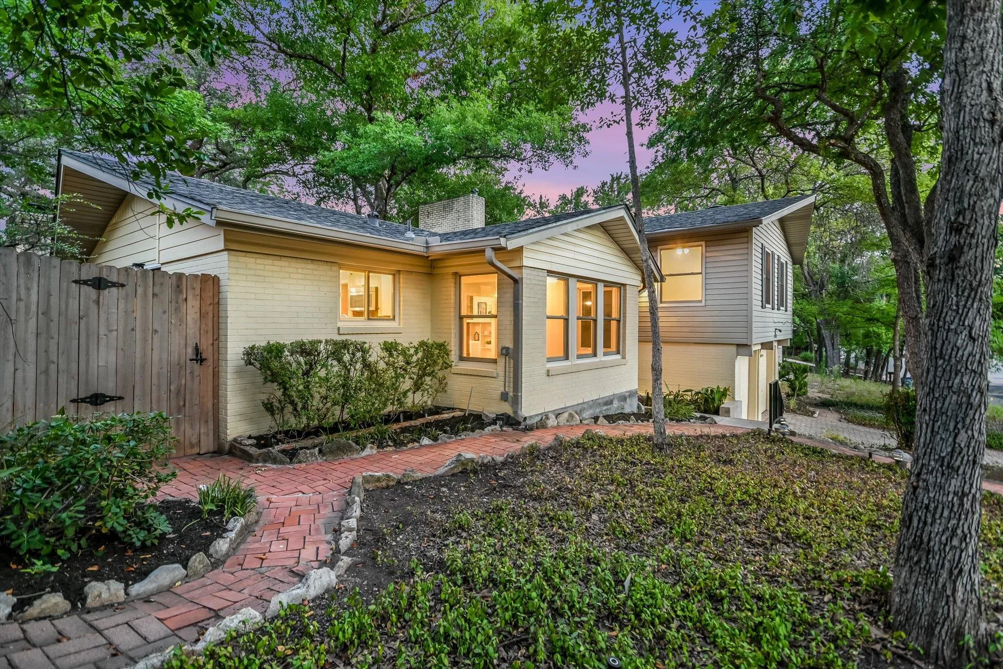 Photo 2 of 1113 BLUEBONNET LN