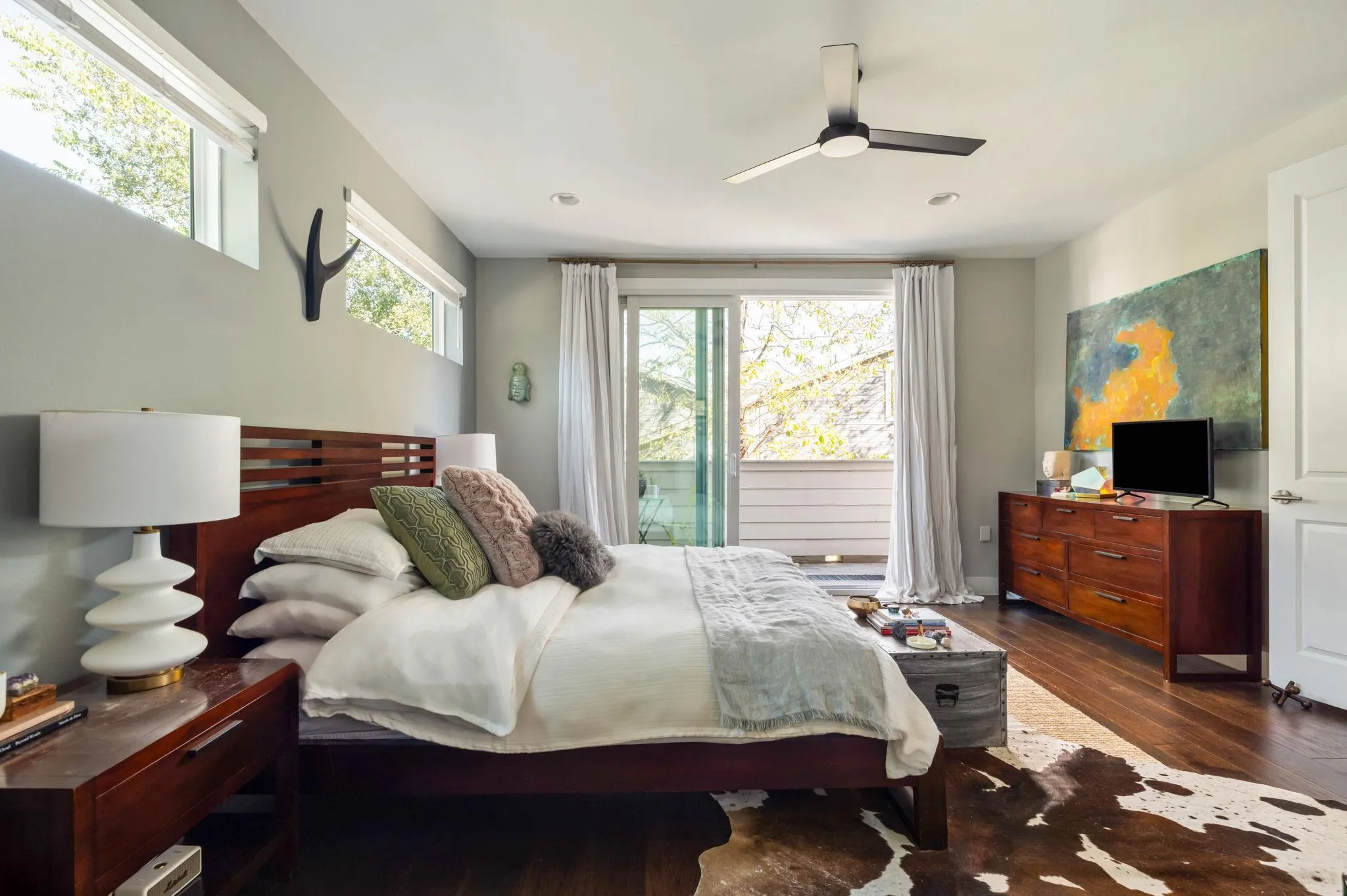 Photo 5 of 308 W NORTH LOOP BLVD #1