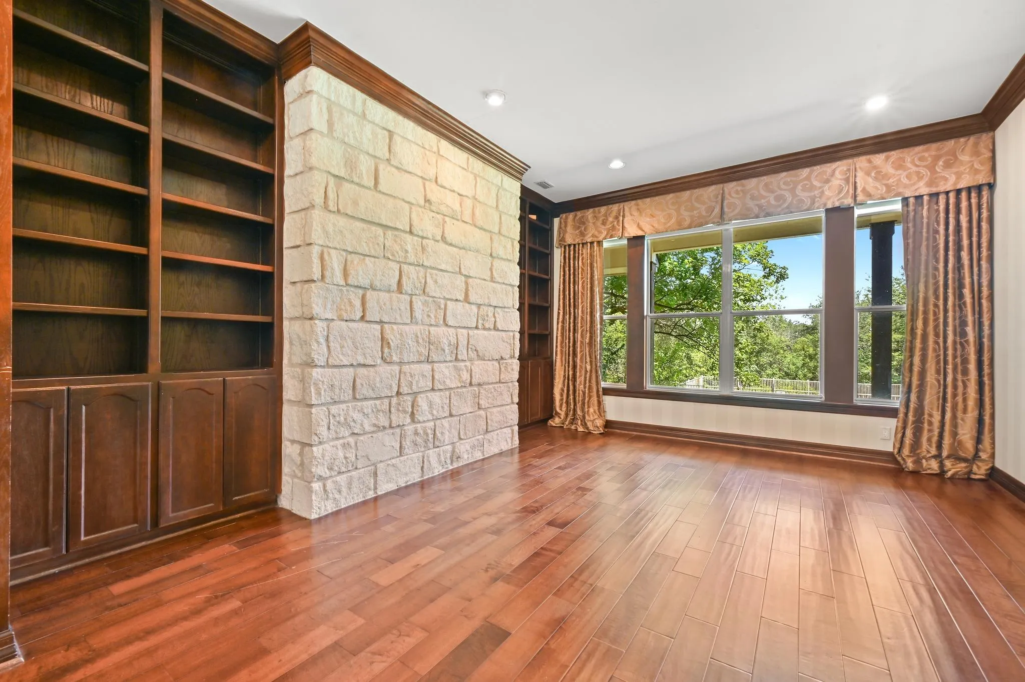 Photo 5 of 850 JERRYS LN