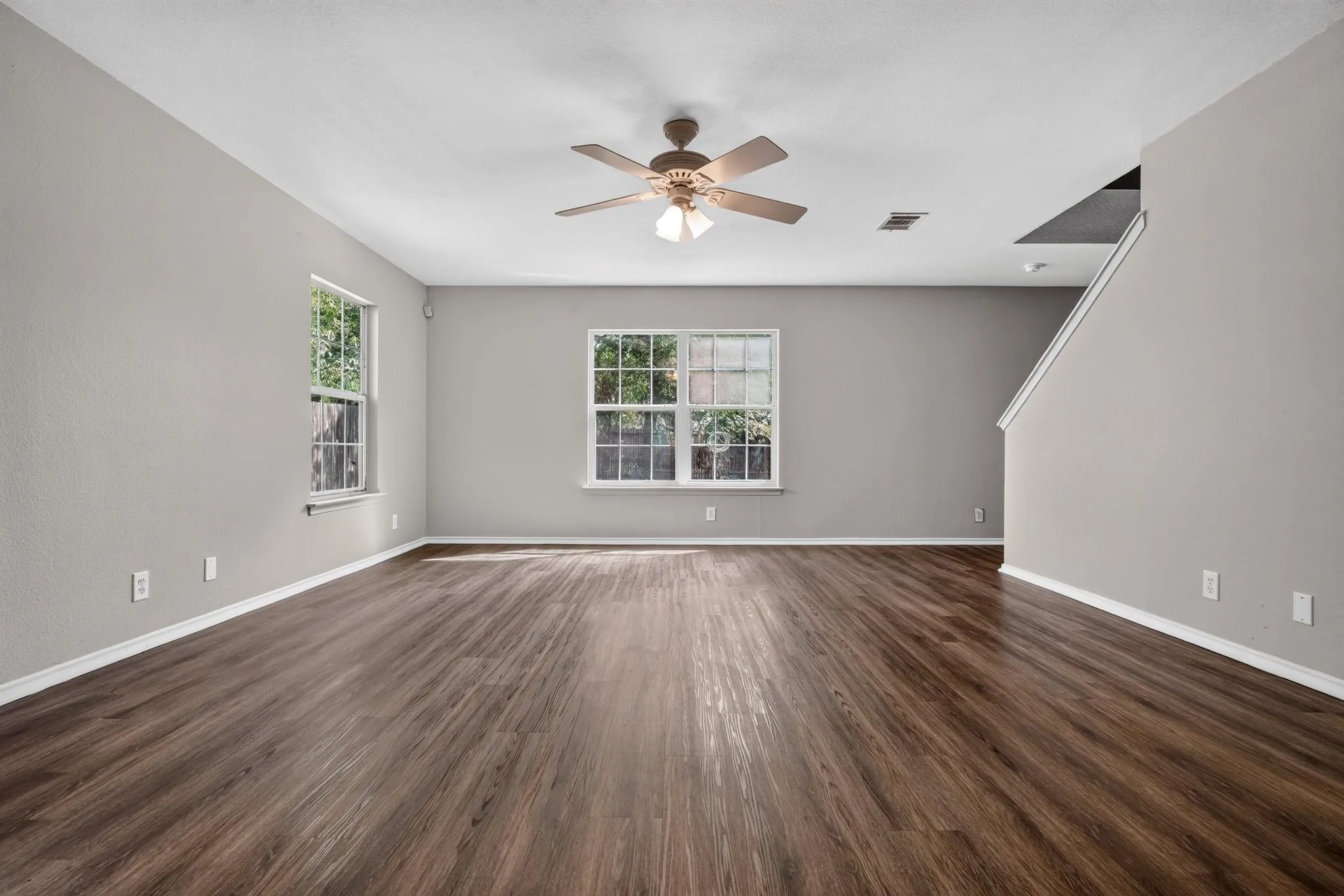 Photo 5 of 1422 MEADOW PKWY
