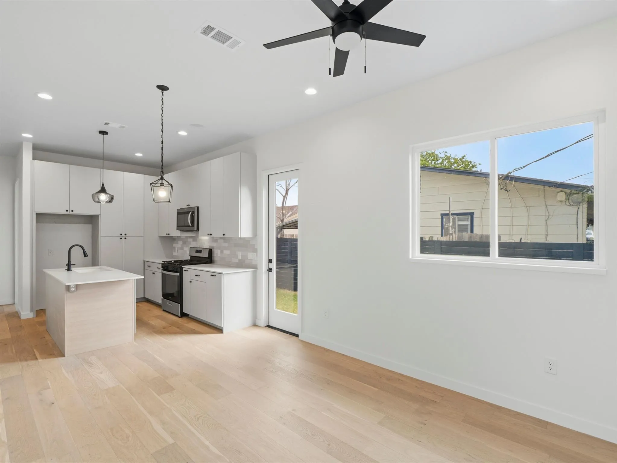 Photo 3 of 1106 S MEADOWS DR SW #2