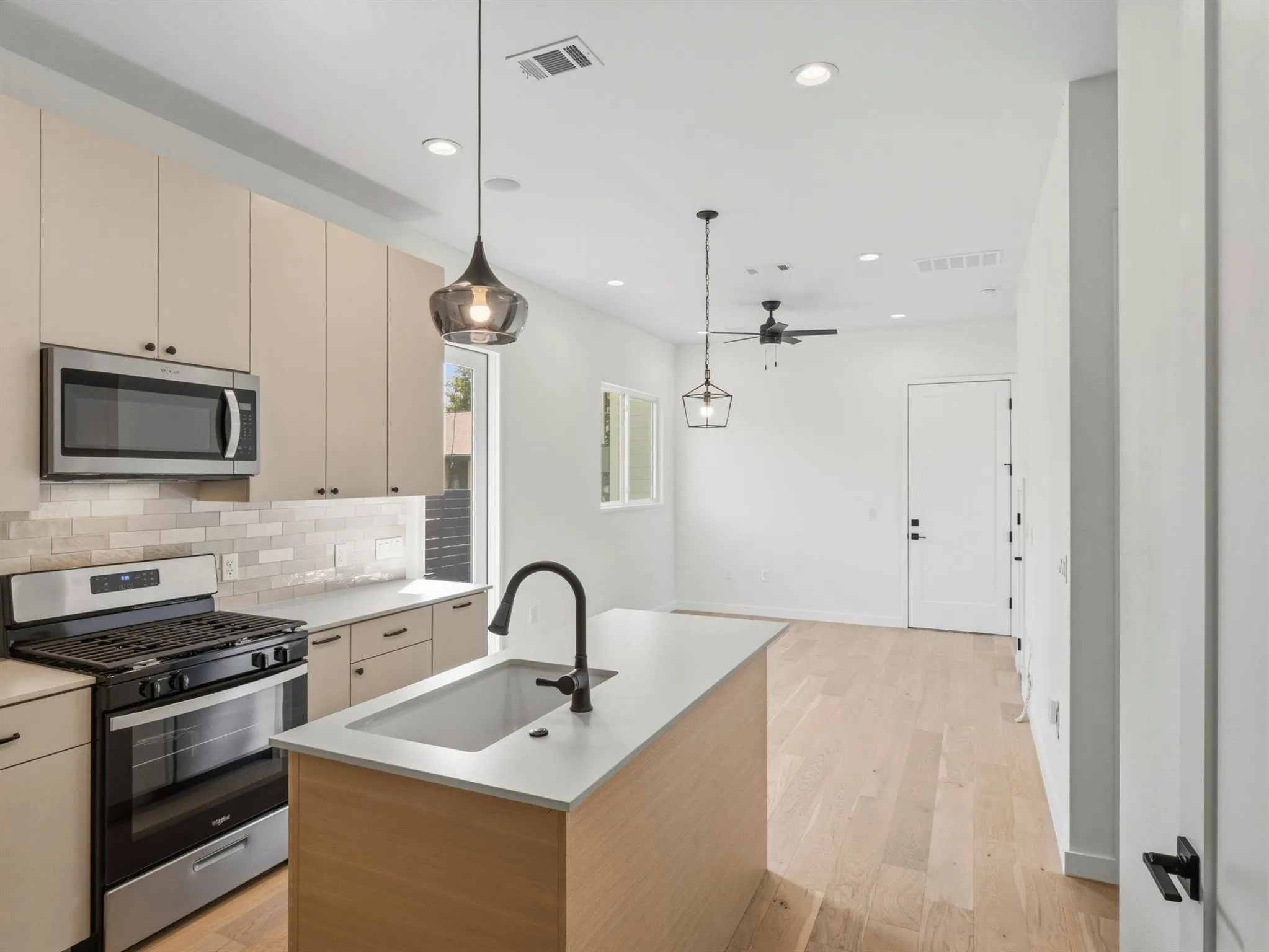 Photo 5 of 1106 S MEADOWS DR SW #2