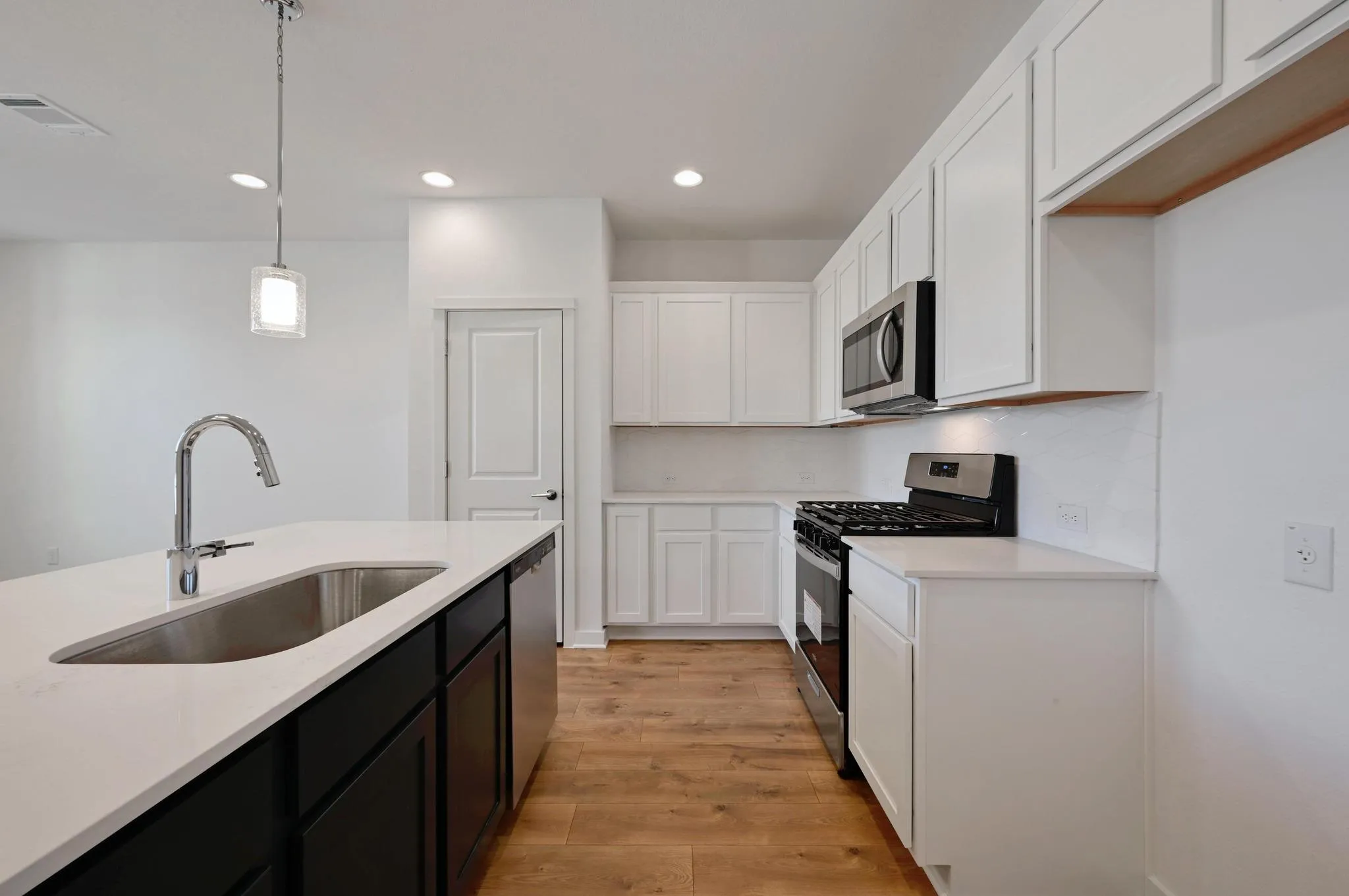 Photo 4 of 488 ORLEANIAN DR #B