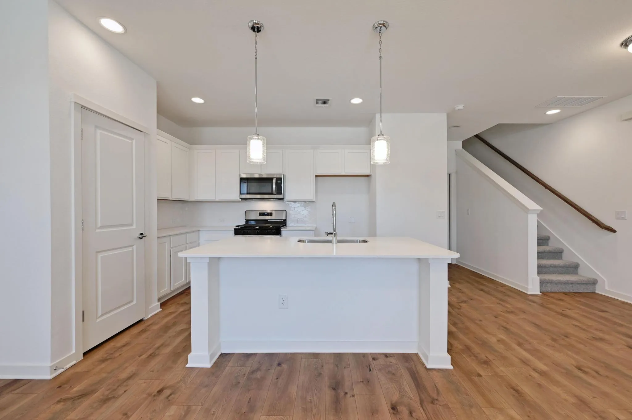 Photo 5 of 488 ORLEANIAN DR #B