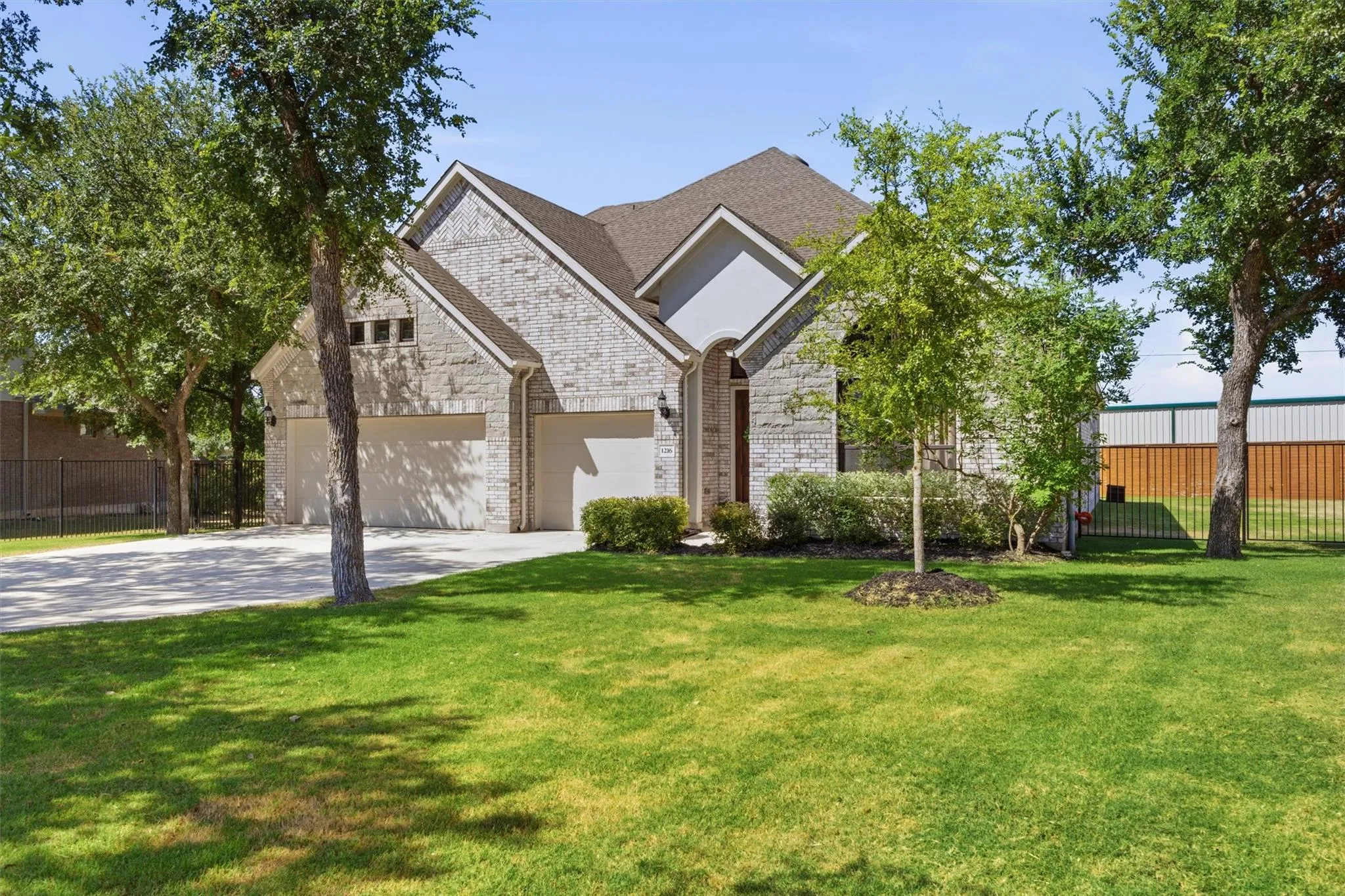 Photo 3 of 1216 SCENIC OAKS DR