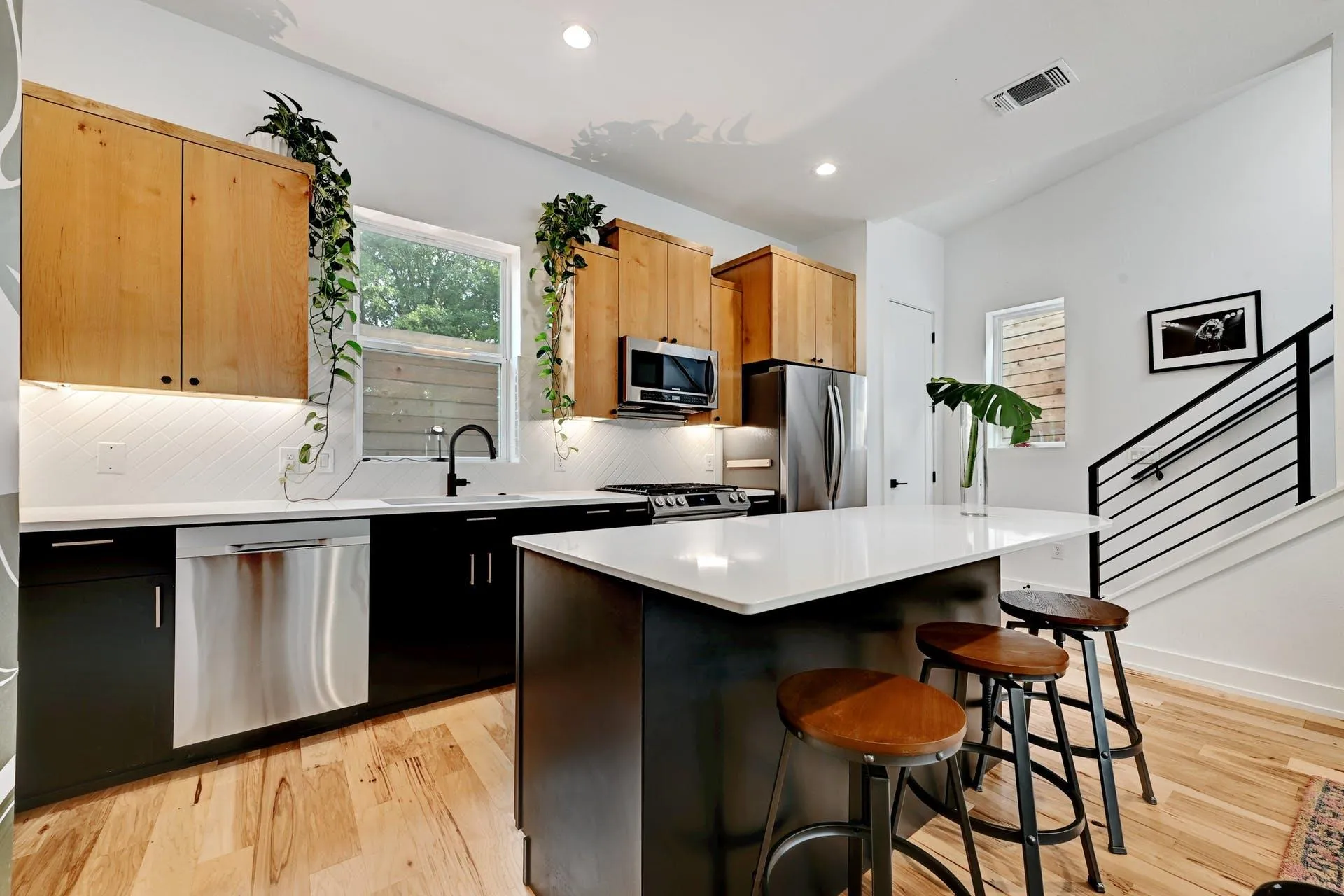 Photo 5 of 1407 GREENWOOD AVE #3