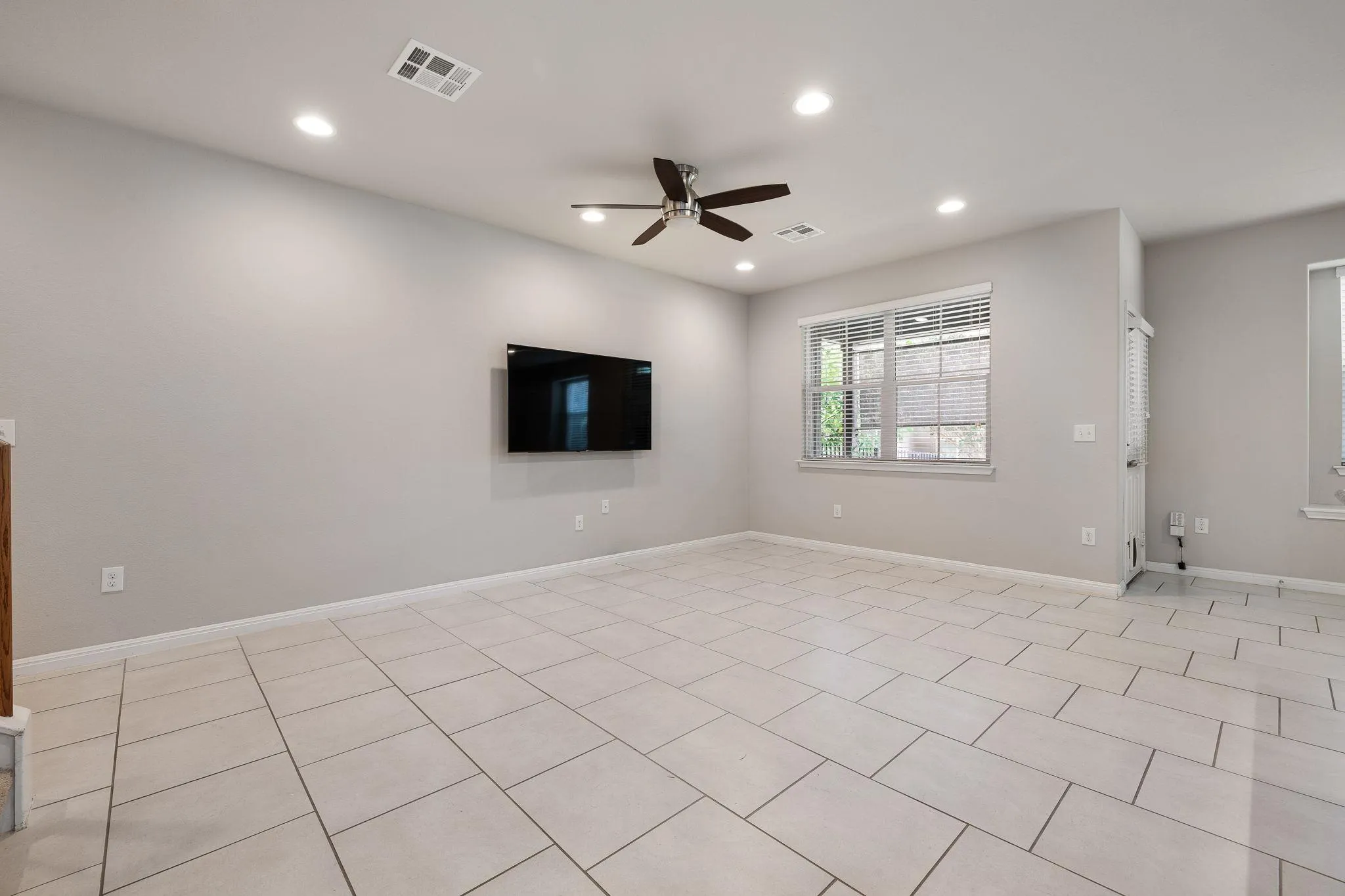 Photo 5 of 422 EPIPHANY LN