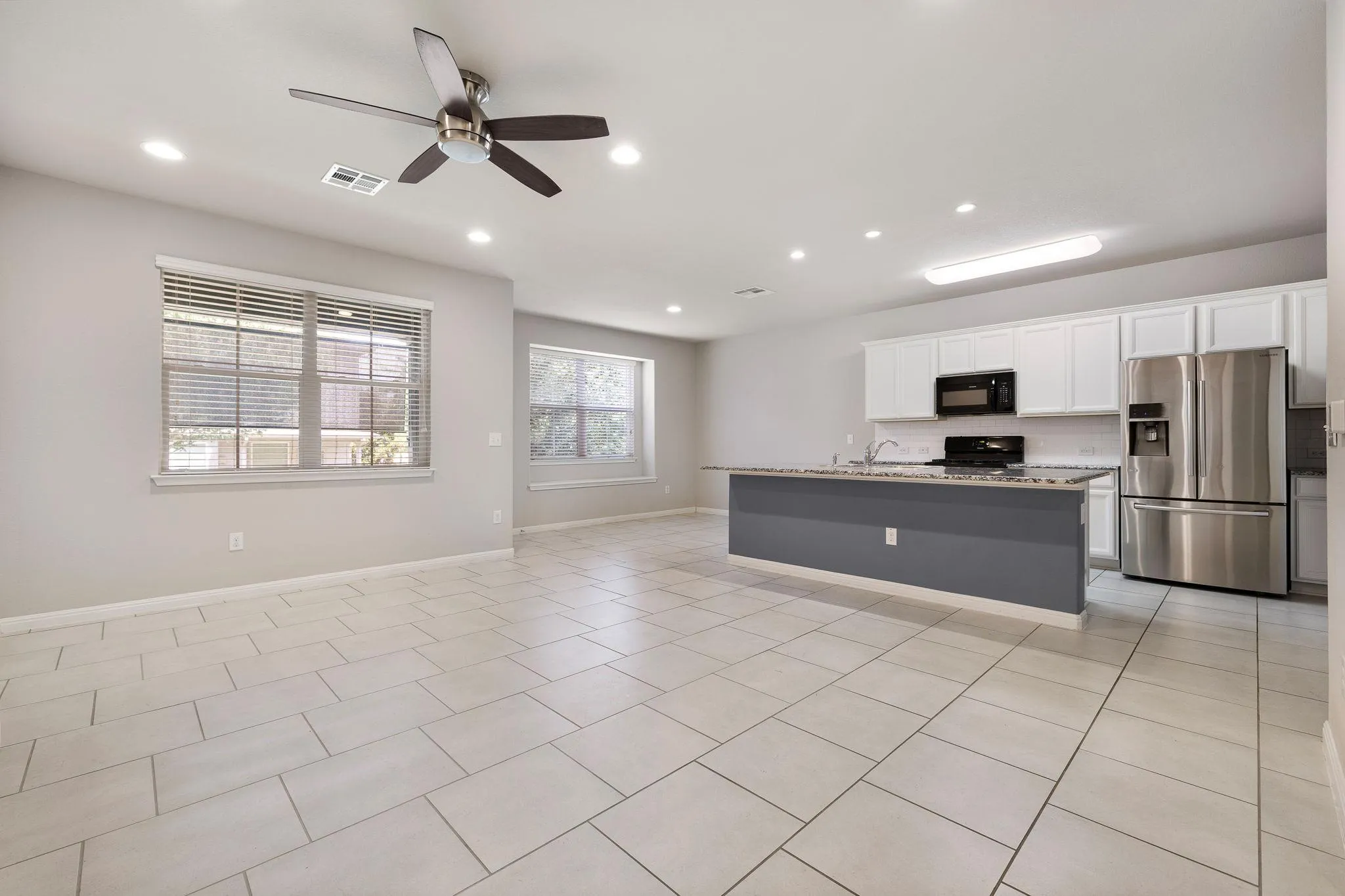 Photo 3 of 422 EPIPHANY LN