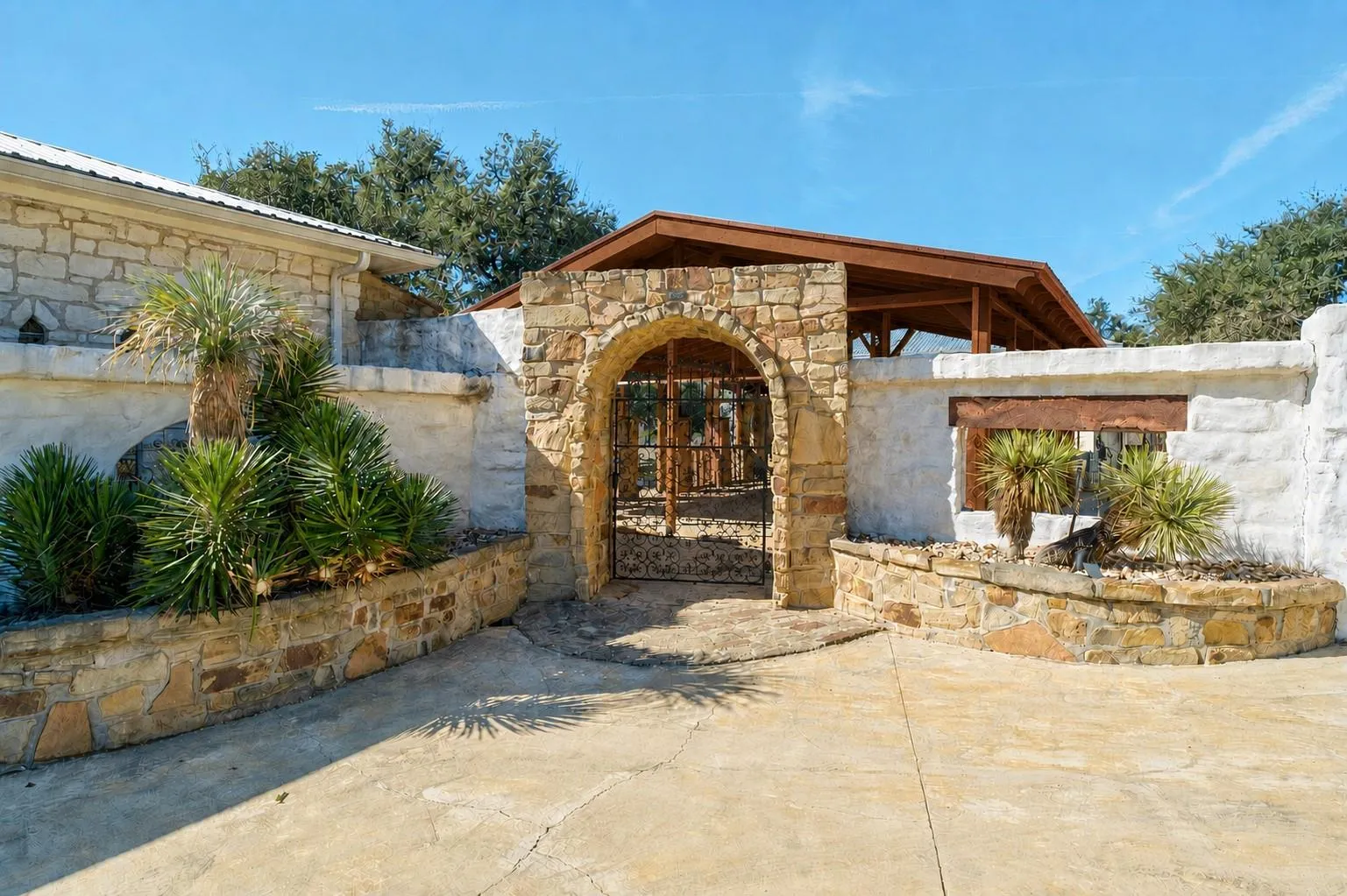 Photo of 340 BARTON RANCH RD, Dripping Springs, 78620
