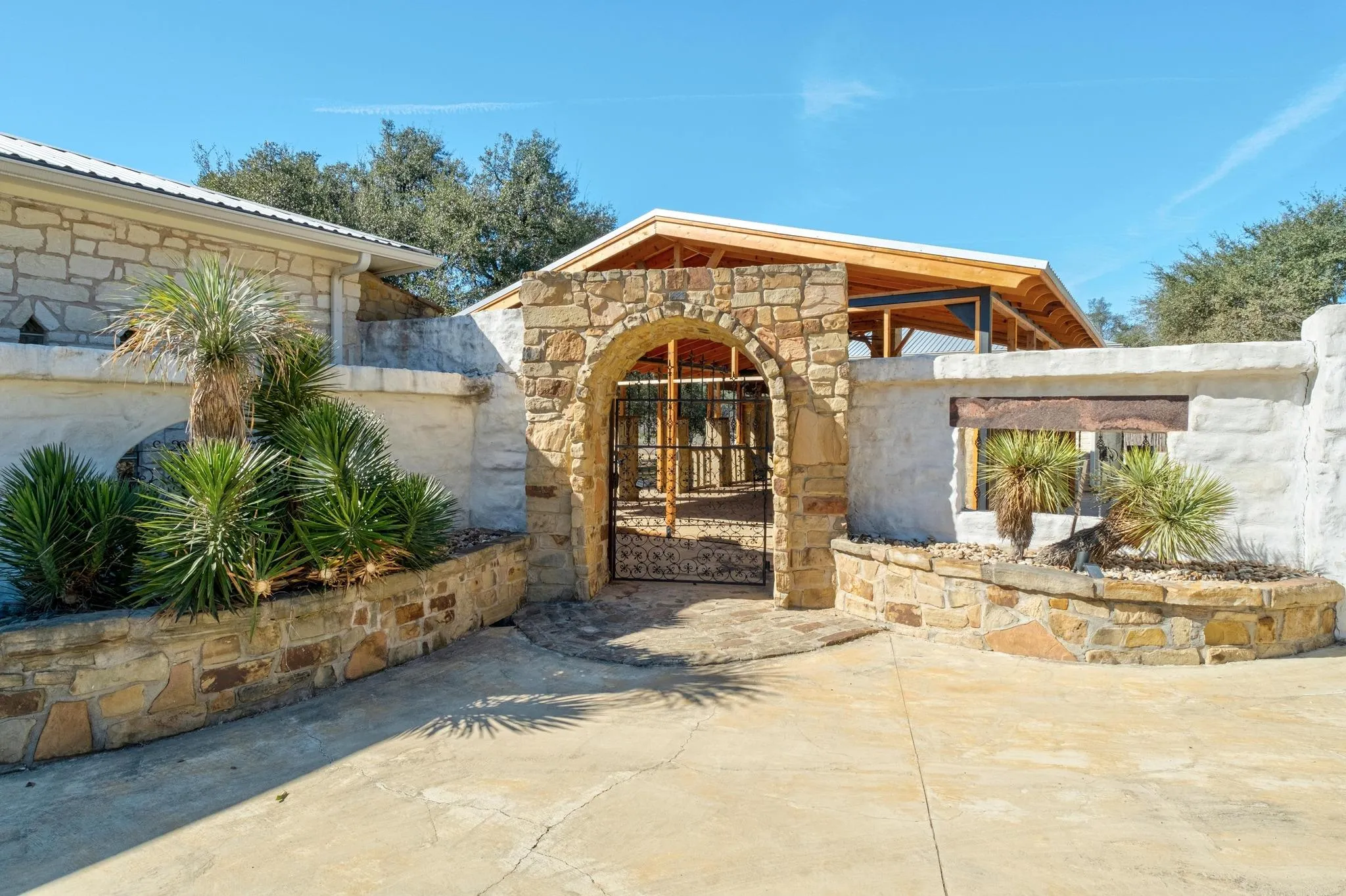 Photo 2 of 340 BARTON RANCH RD