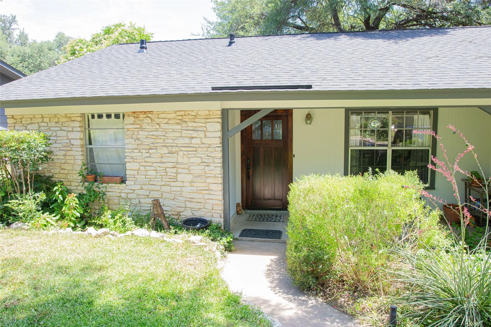 Photo 4 of 902 AUSTIN HIGHLANDS BLVD