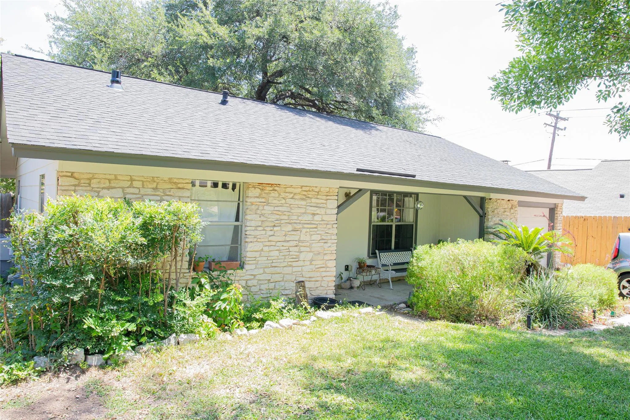 Photo 3 of 902 AUSTIN HIGHLANDS BLVD