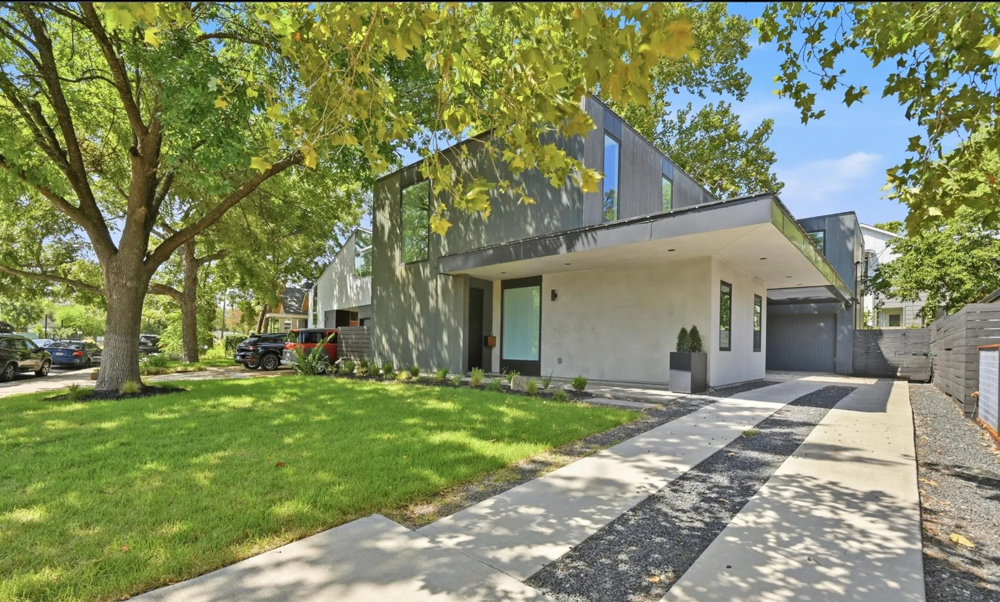 Photo 2 of 3004 FONTANA DR
