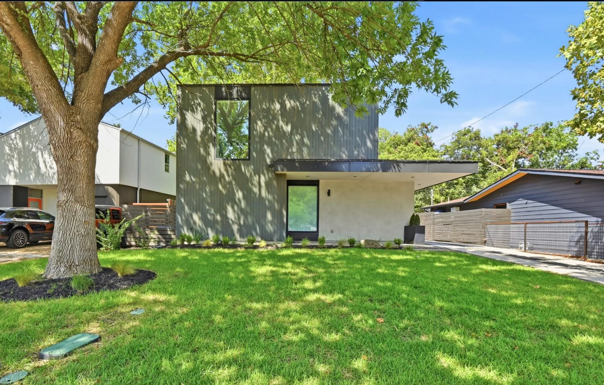 Photo of 3004 FONTANA DR, Austin, TX, 78704
