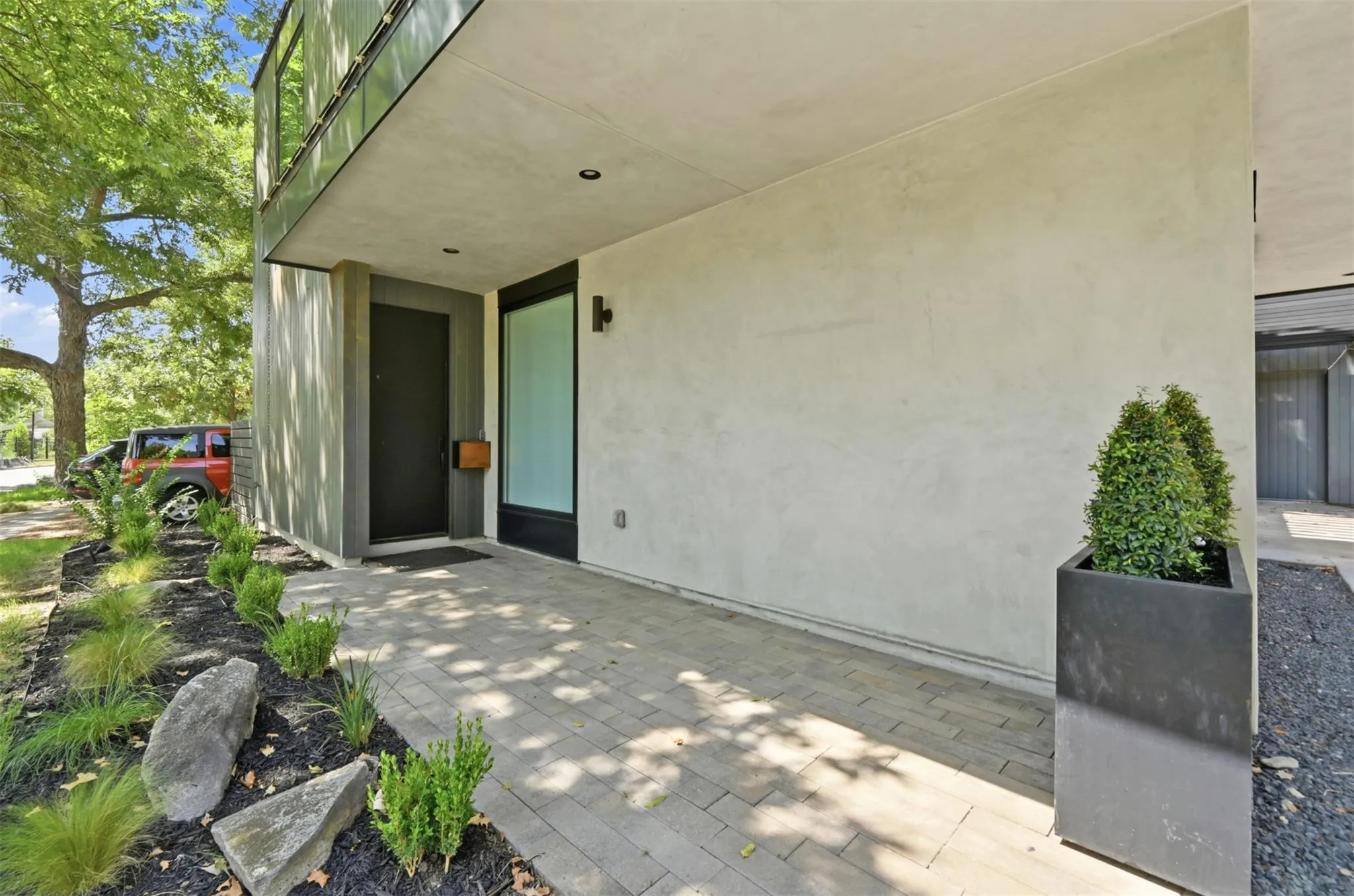 Photo 3 of 3004 FONTANA DR