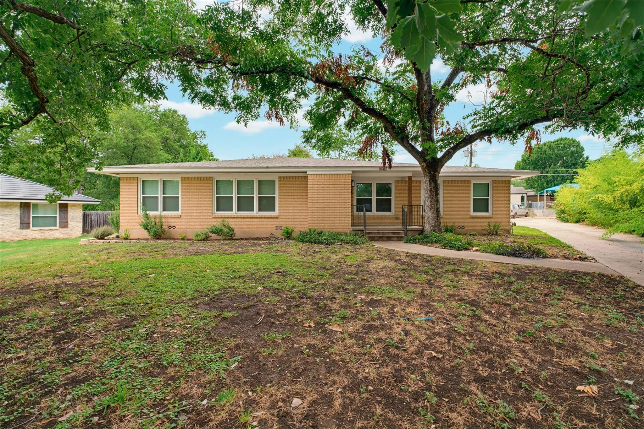 Photo 5 of 6010 DUNBURY DR