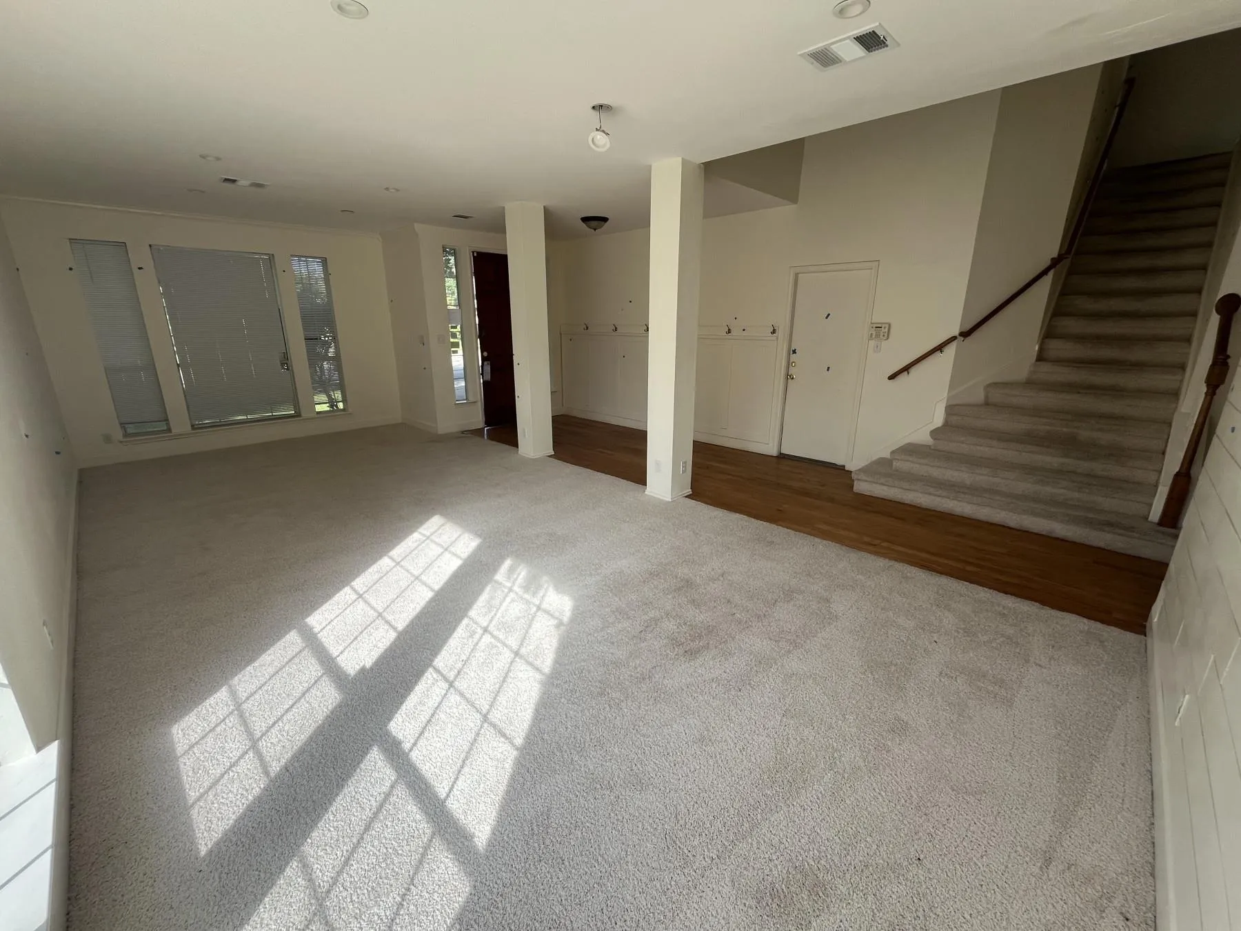 Photo 4 of 209 BETTERMAN DR