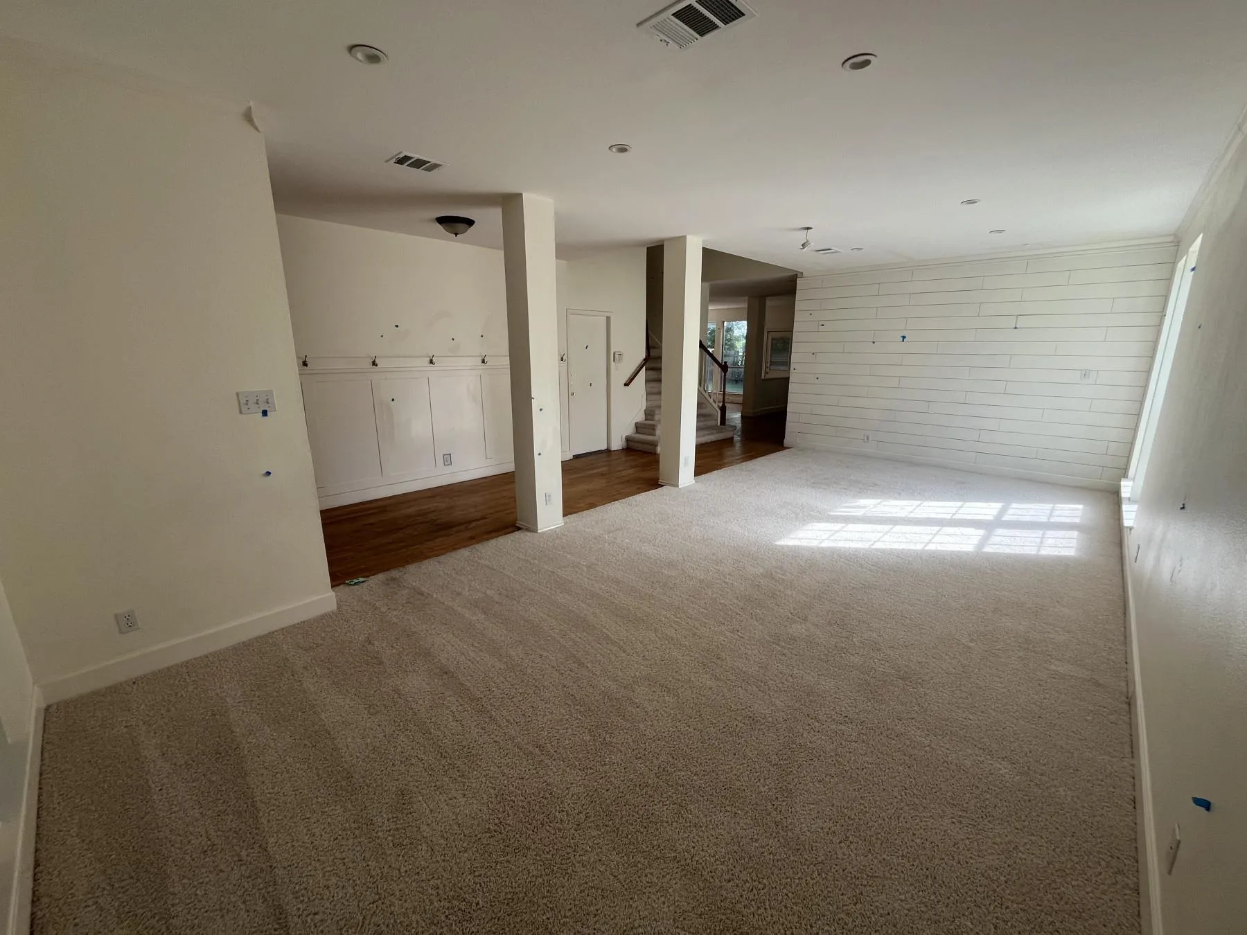 Photo 3 of 209 BETTERMAN DR